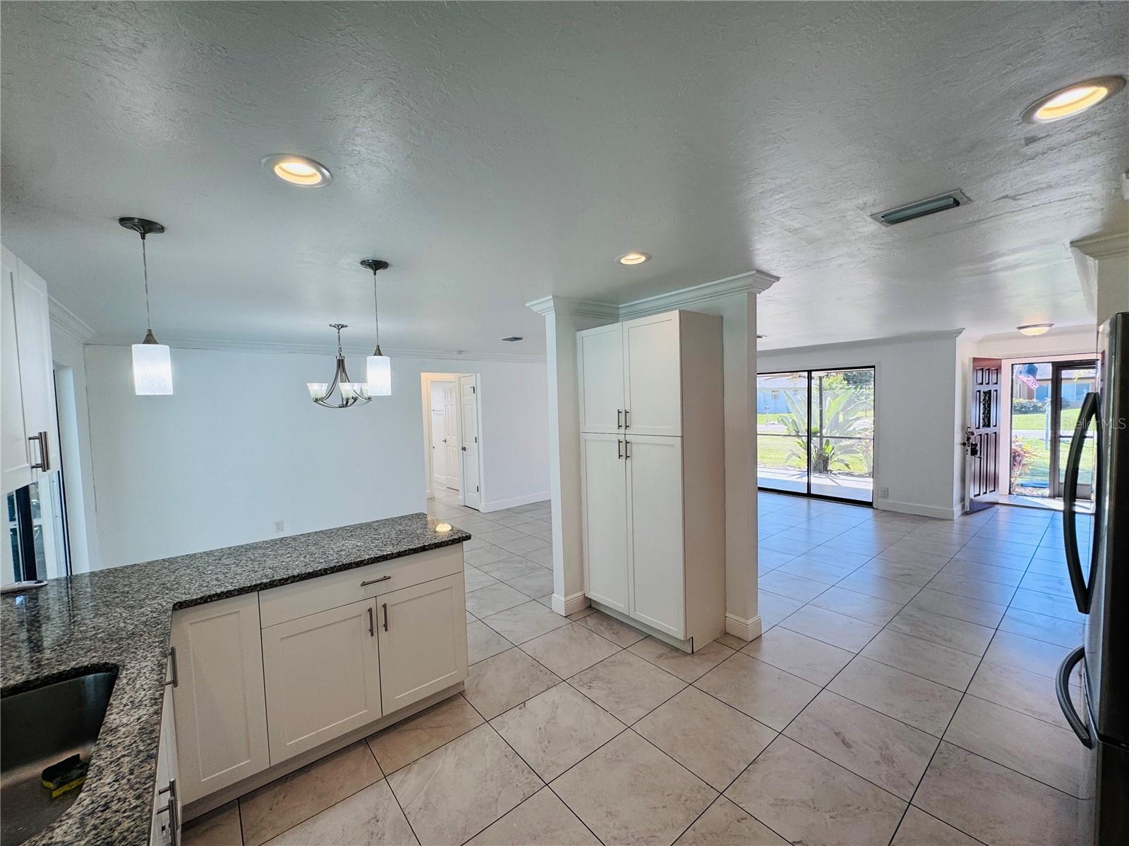 Image 20 of 51 For 2461 Woodland Circle