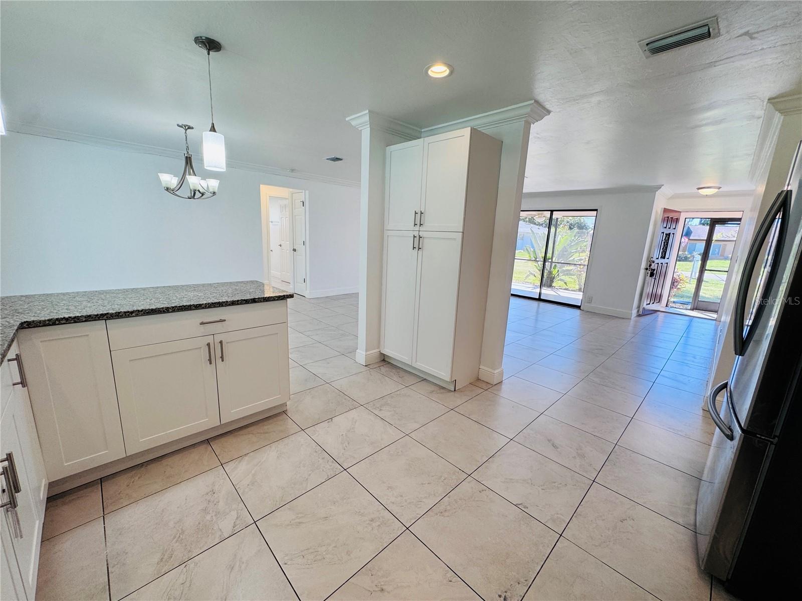 Image 21 of 51 For 2461 Woodland Circle