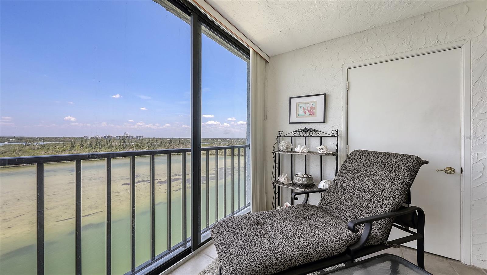 Image 15 of 69 For 9393 Midnight Pass Road P4