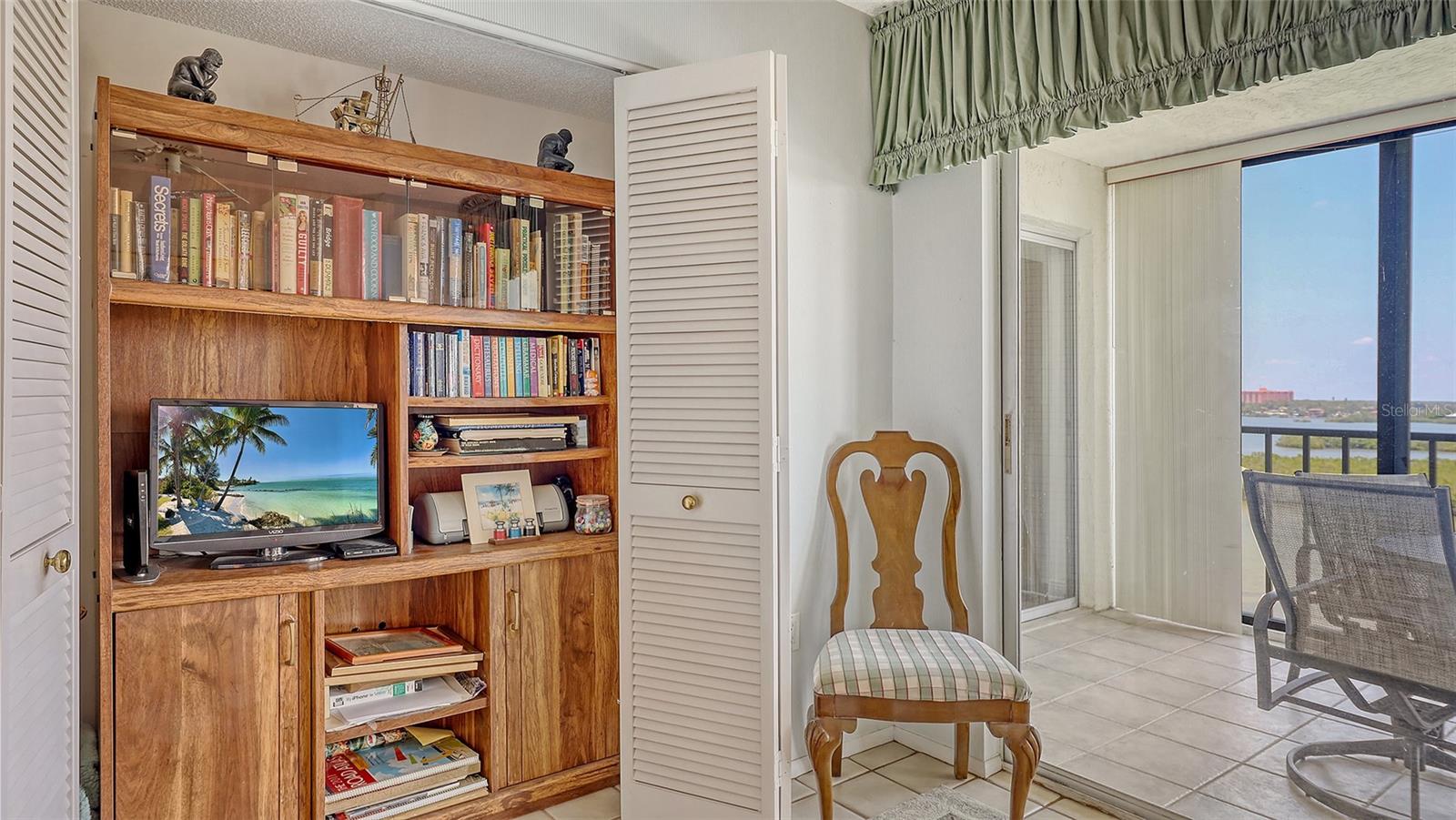 Image 23 of 69 For 9393 Midnight Pass Road P4