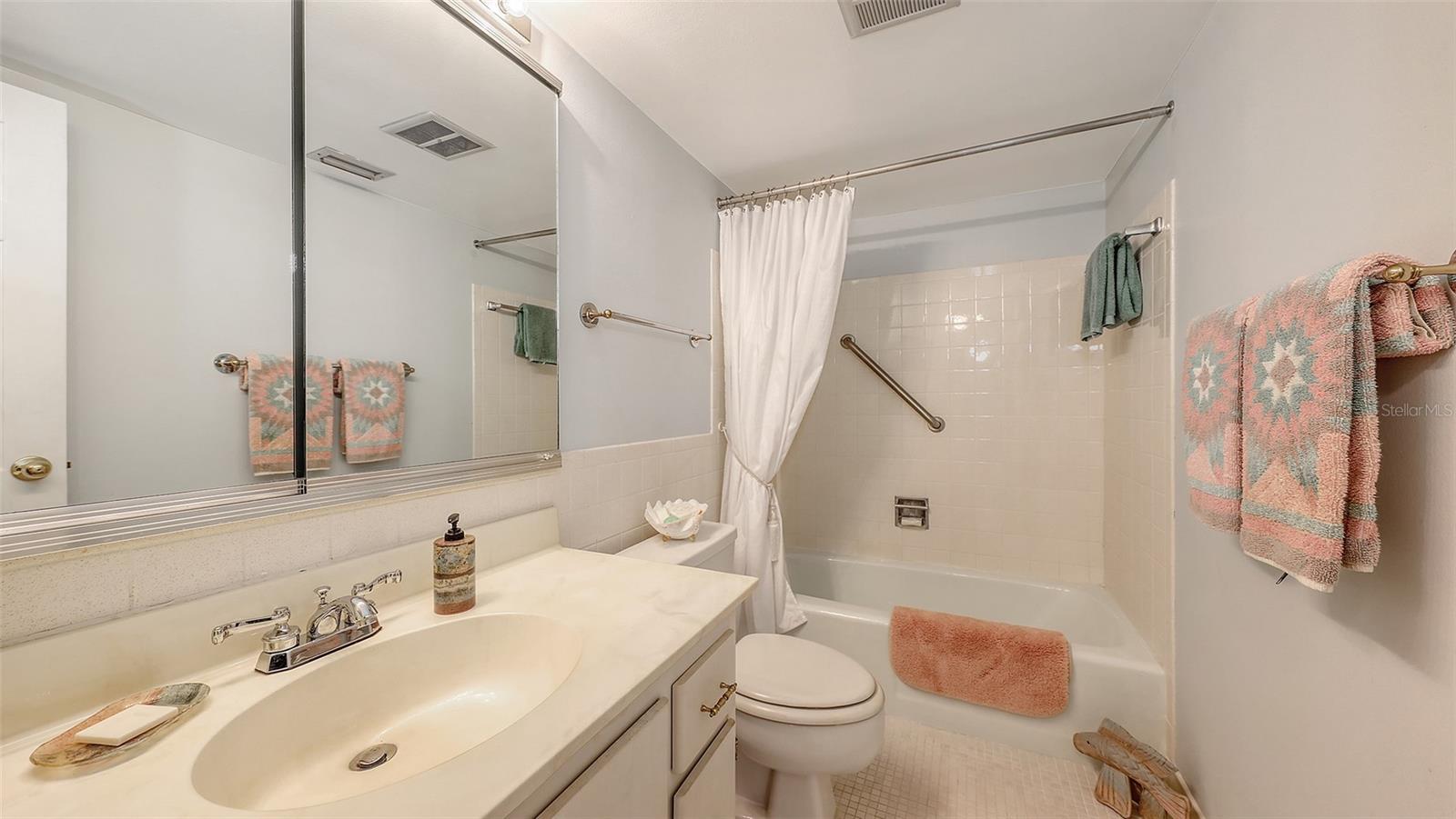 Image 25 of 69 For 9393 Midnight Pass Road P4