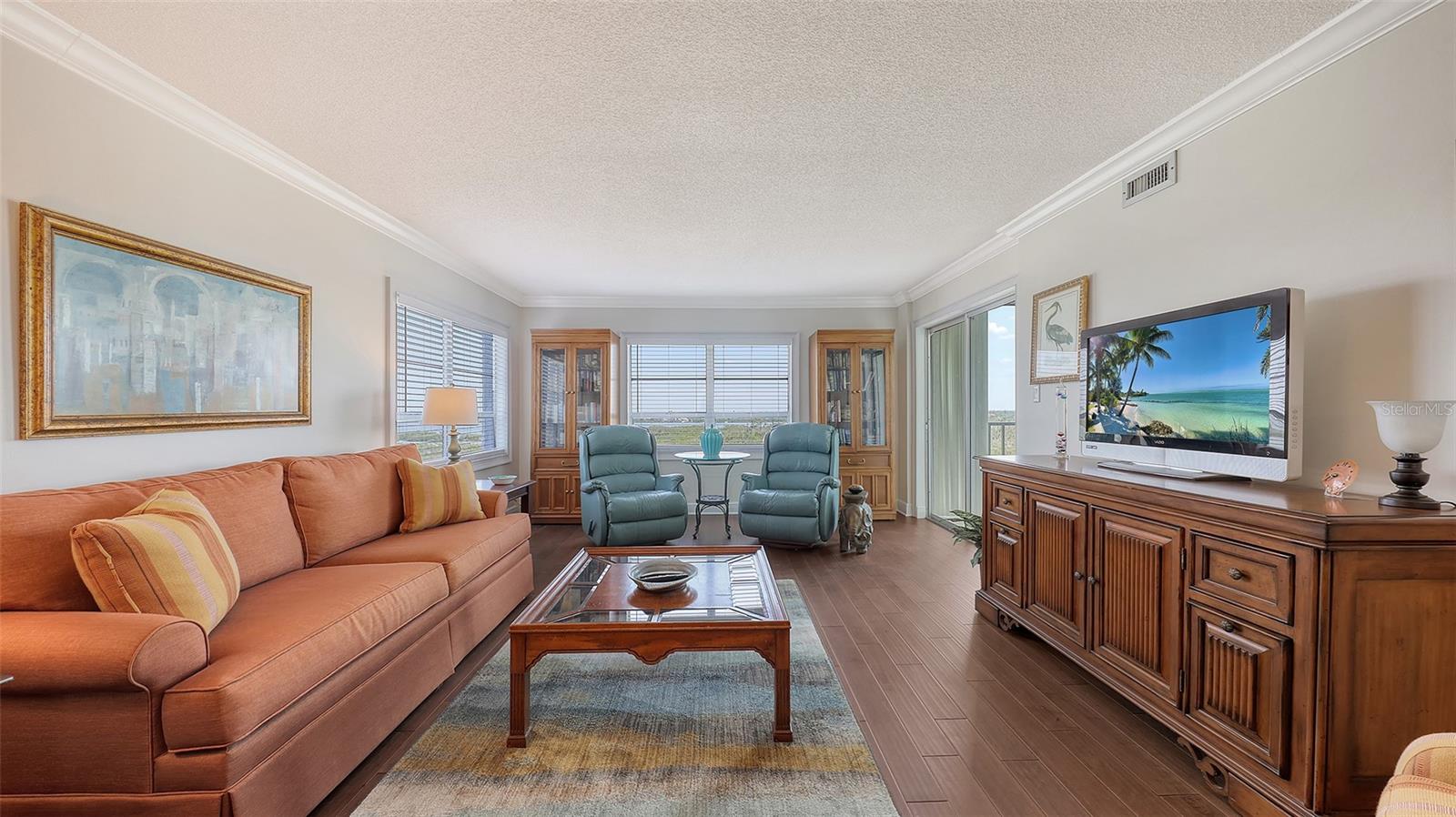 Image 8 of 69 For 9393 Midnight Pass Road P4