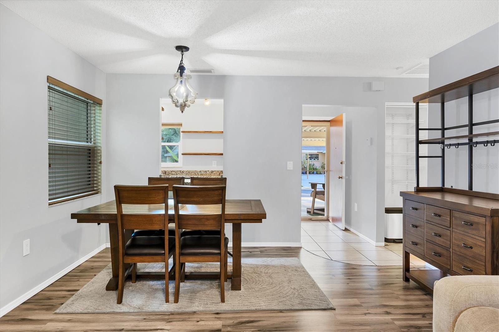 Image 11 of 41 For 4983 Village Gardens Drive 45