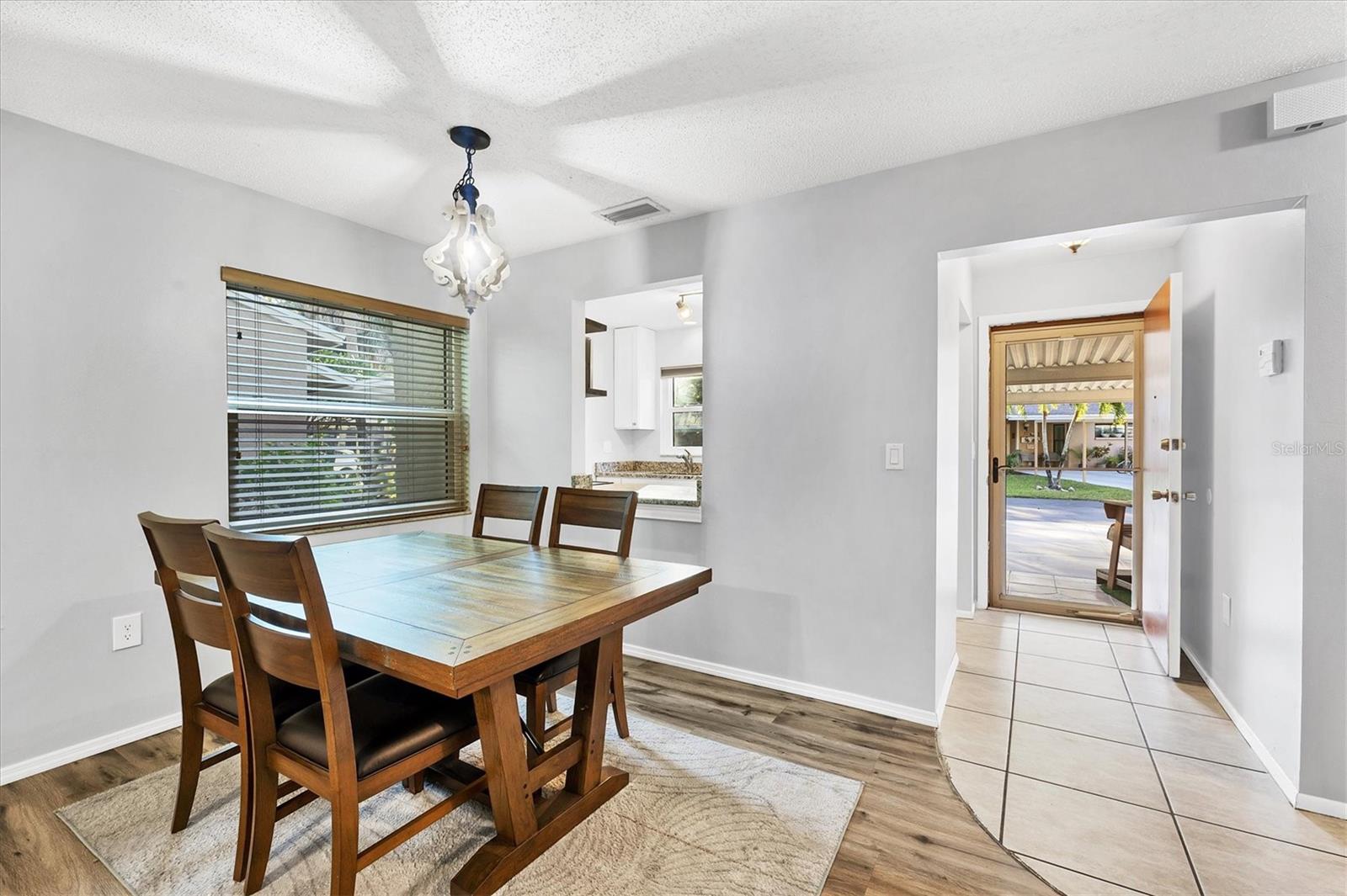 Image 12 of 41 For 4983 Village Gardens Drive 45