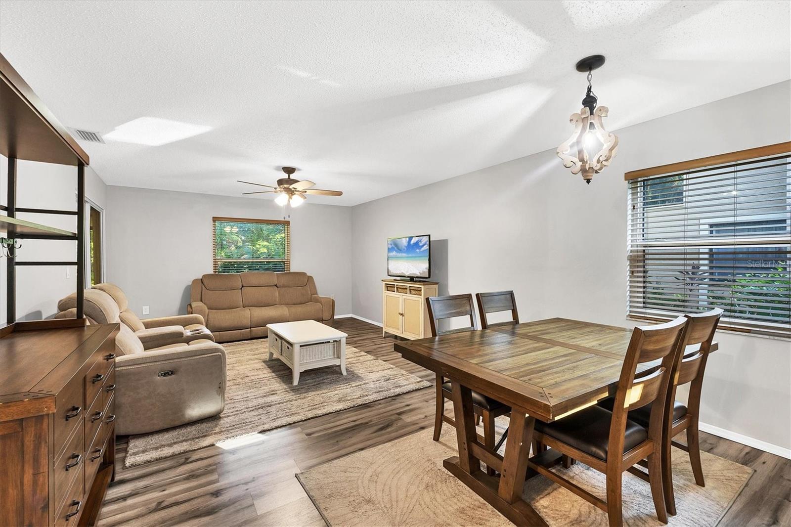 Image 13 of 41 For 4983 Village Gardens Drive 45