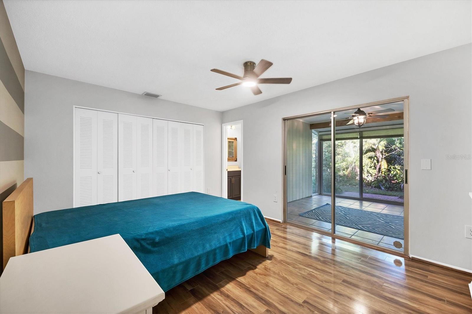 Image 14 of 41 For 4983 Village Gardens Drive 45