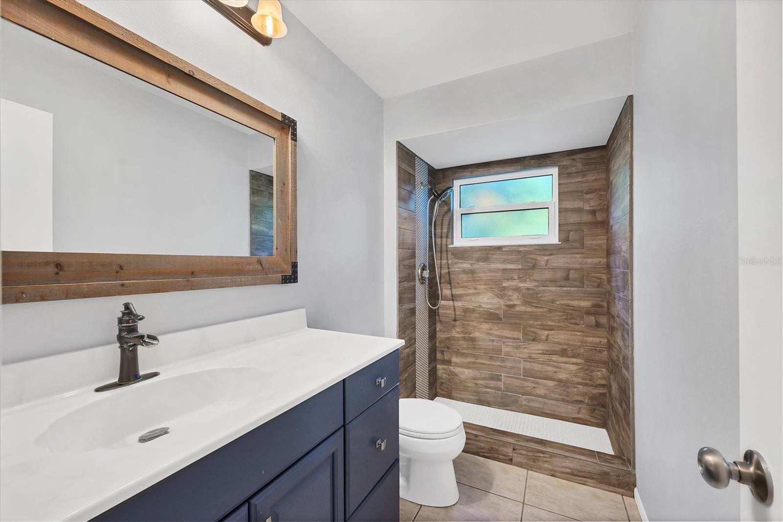 Image 16 of 41 For 4983 Village Gardens Drive 45