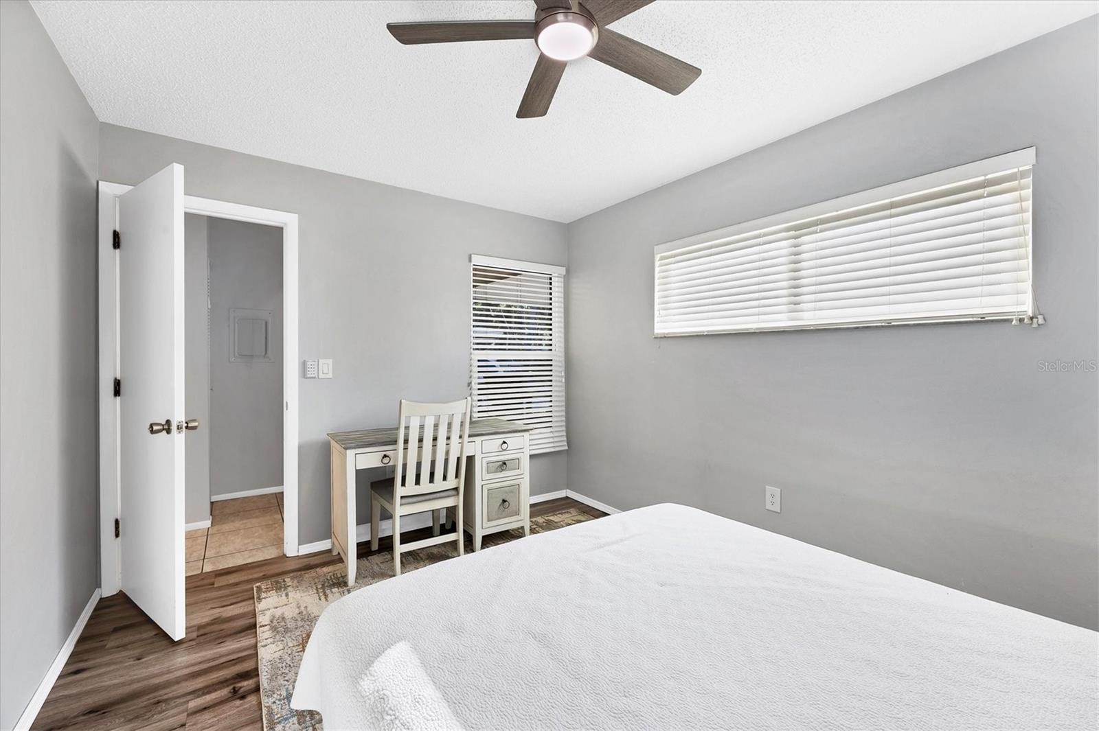 Image 19 of 41 For 4983 Village Gardens Drive 45