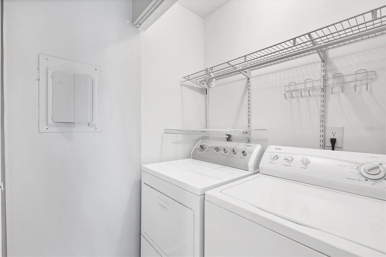 Image 21 of 41 For 4983 Village Gardens Drive 45