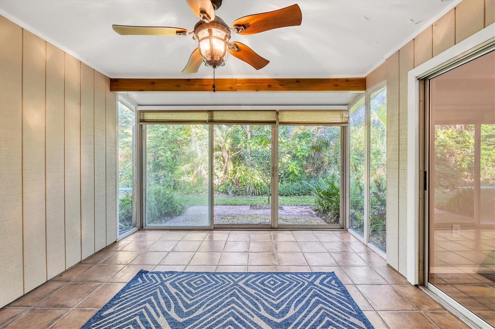 Image 22 of 41 For 4983 Village Gardens Drive 45