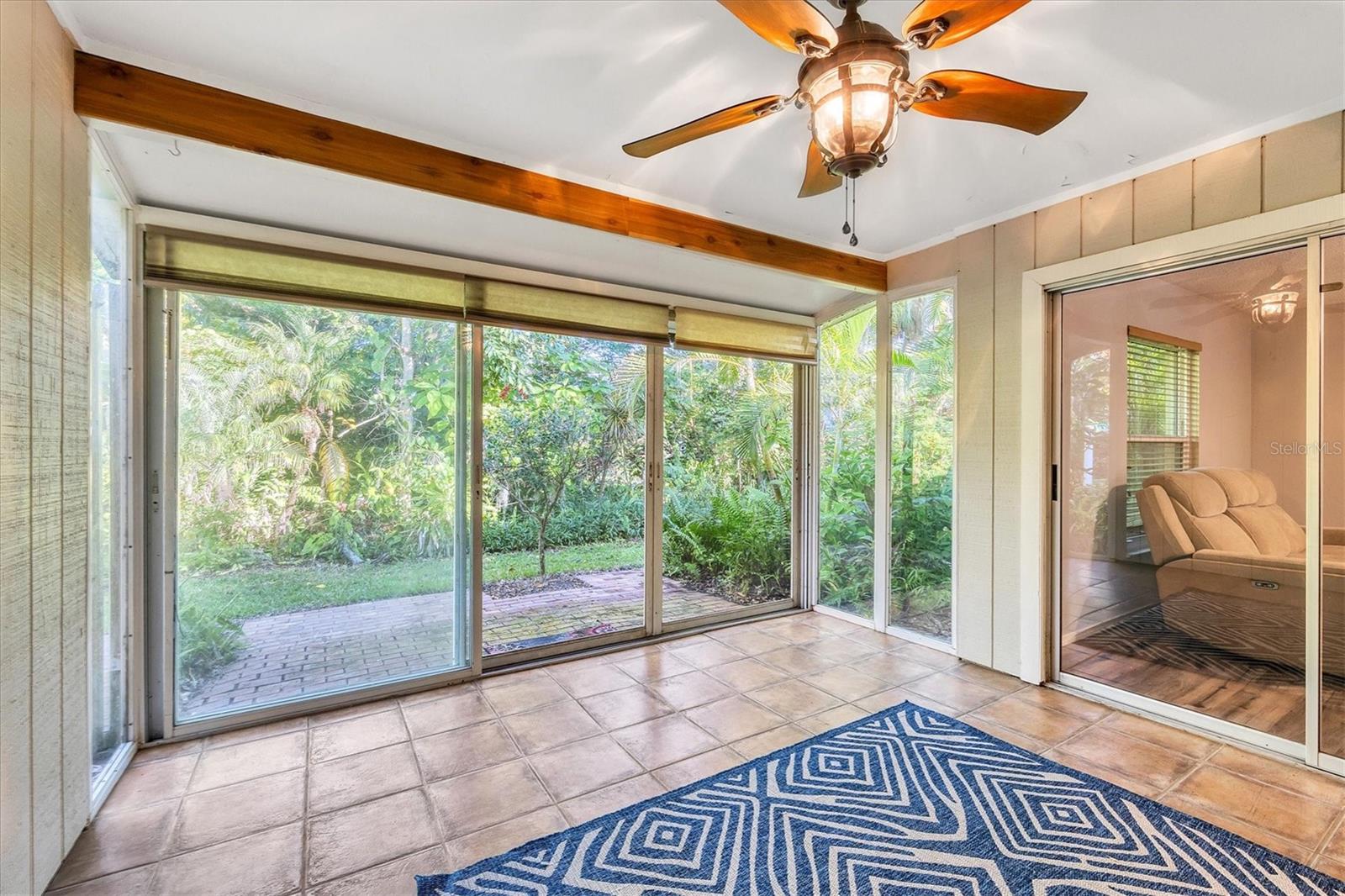 Image 23 of 41 For 4983 Village Gardens Drive 45