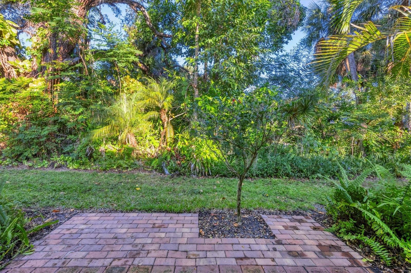 Image 24 of 41 For 4983 Village Gardens Drive 45