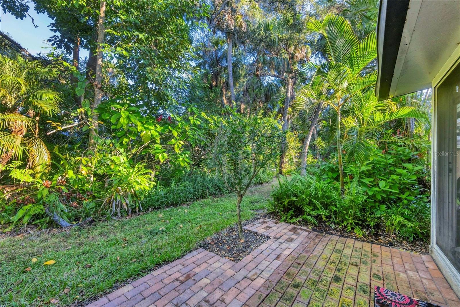 Image 25 of 41 For 4983 Village Gardens Drive 45