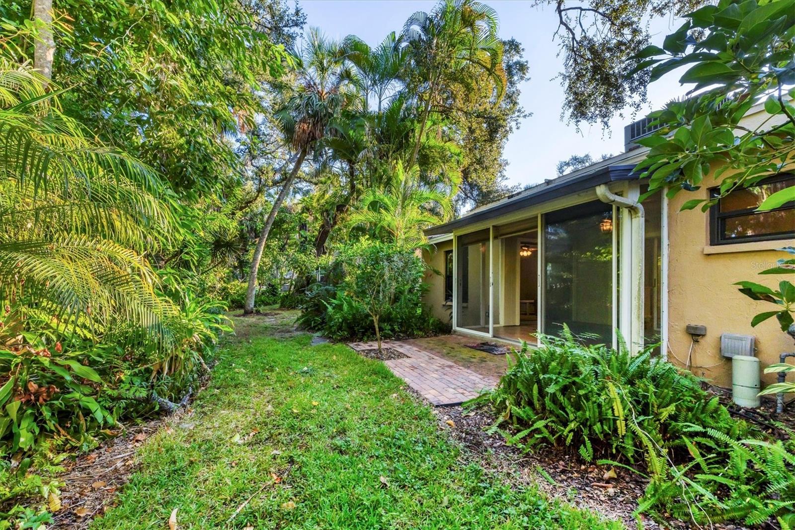 Image 26 of 41 For 4983 Village Gardens Drive 45