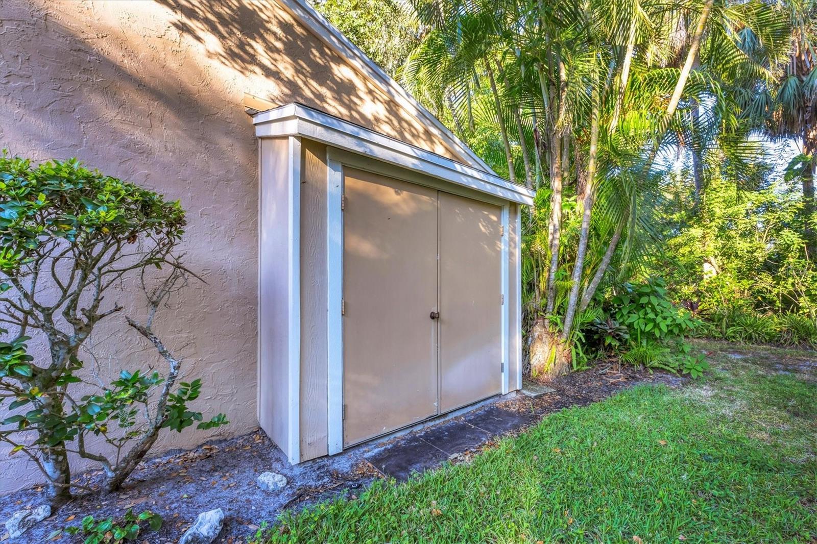 Image 27 of 41 For 4983 Village Gardens Drive 45