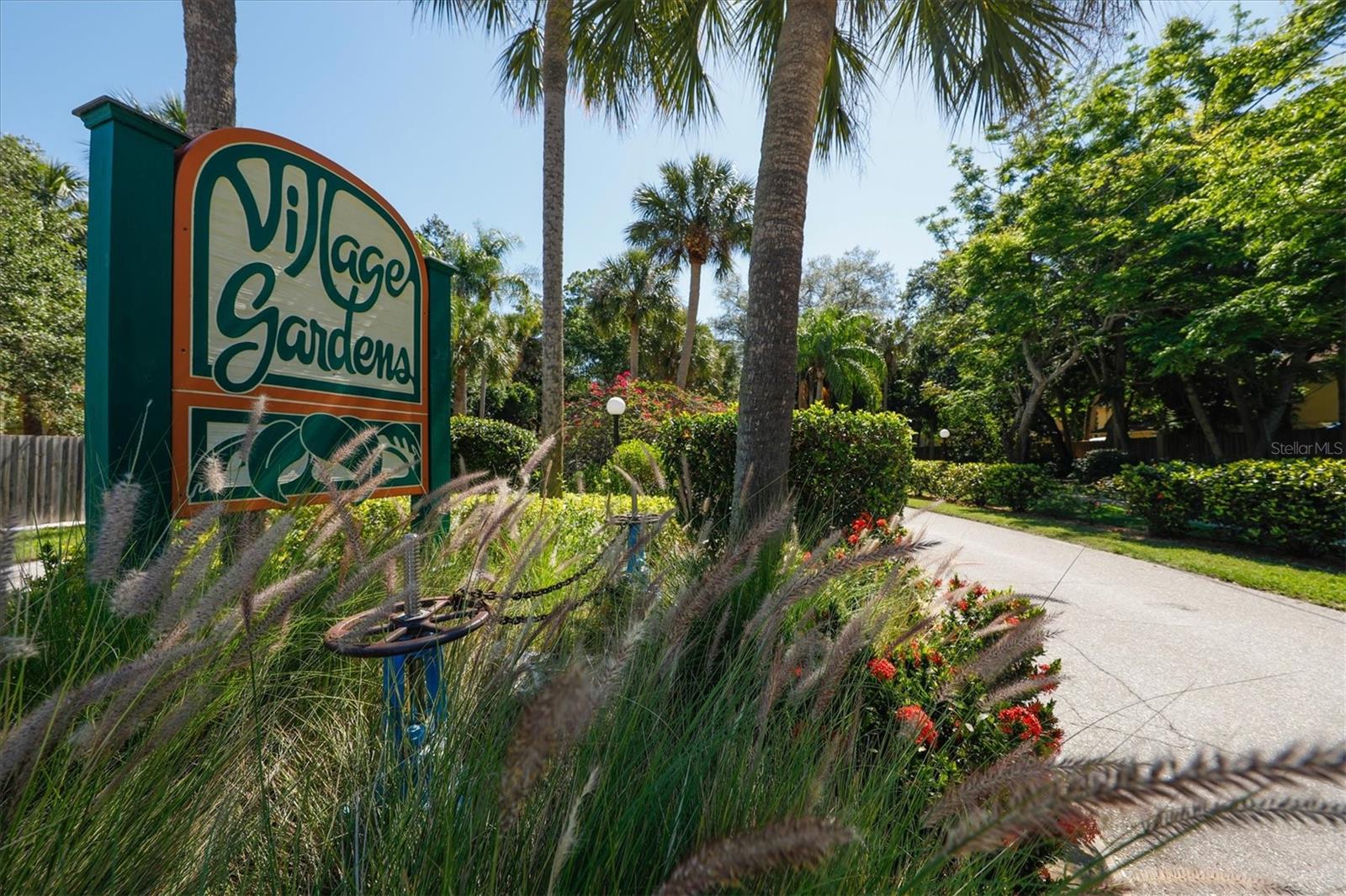 Image 28 of 41 For 4983 Village Gardens Drive 45