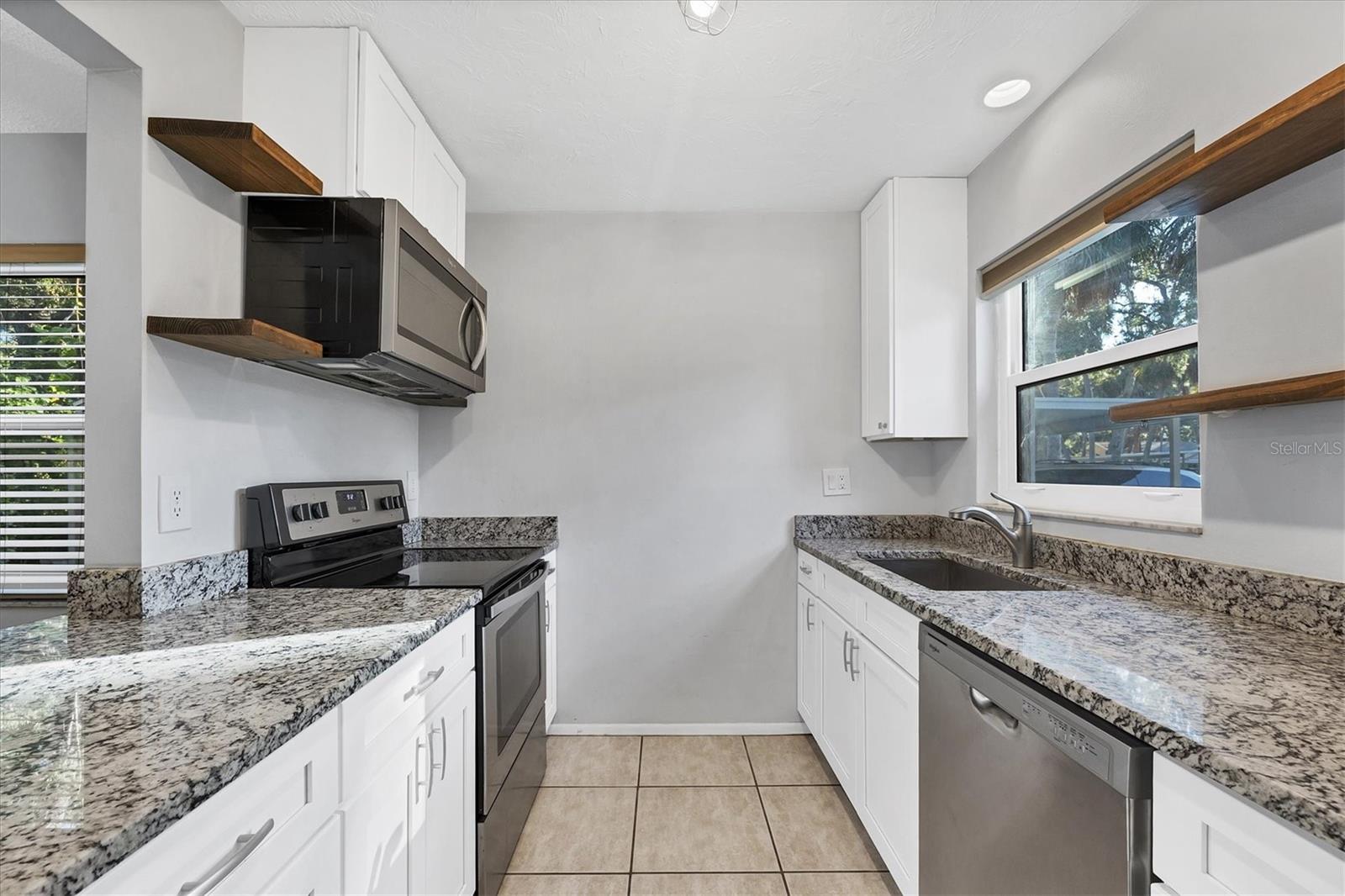 Image 9 of 41 For 4983 Village Gardens Drive 45