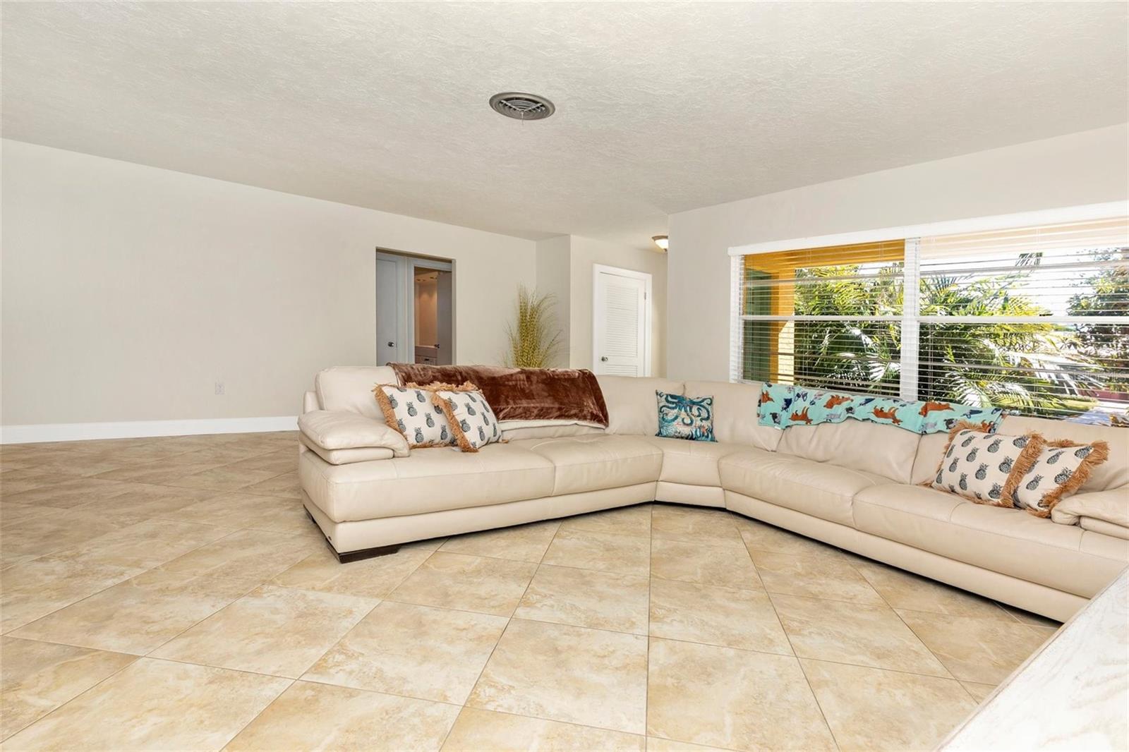 Image 10 of 56 For 3039 Chase Circle