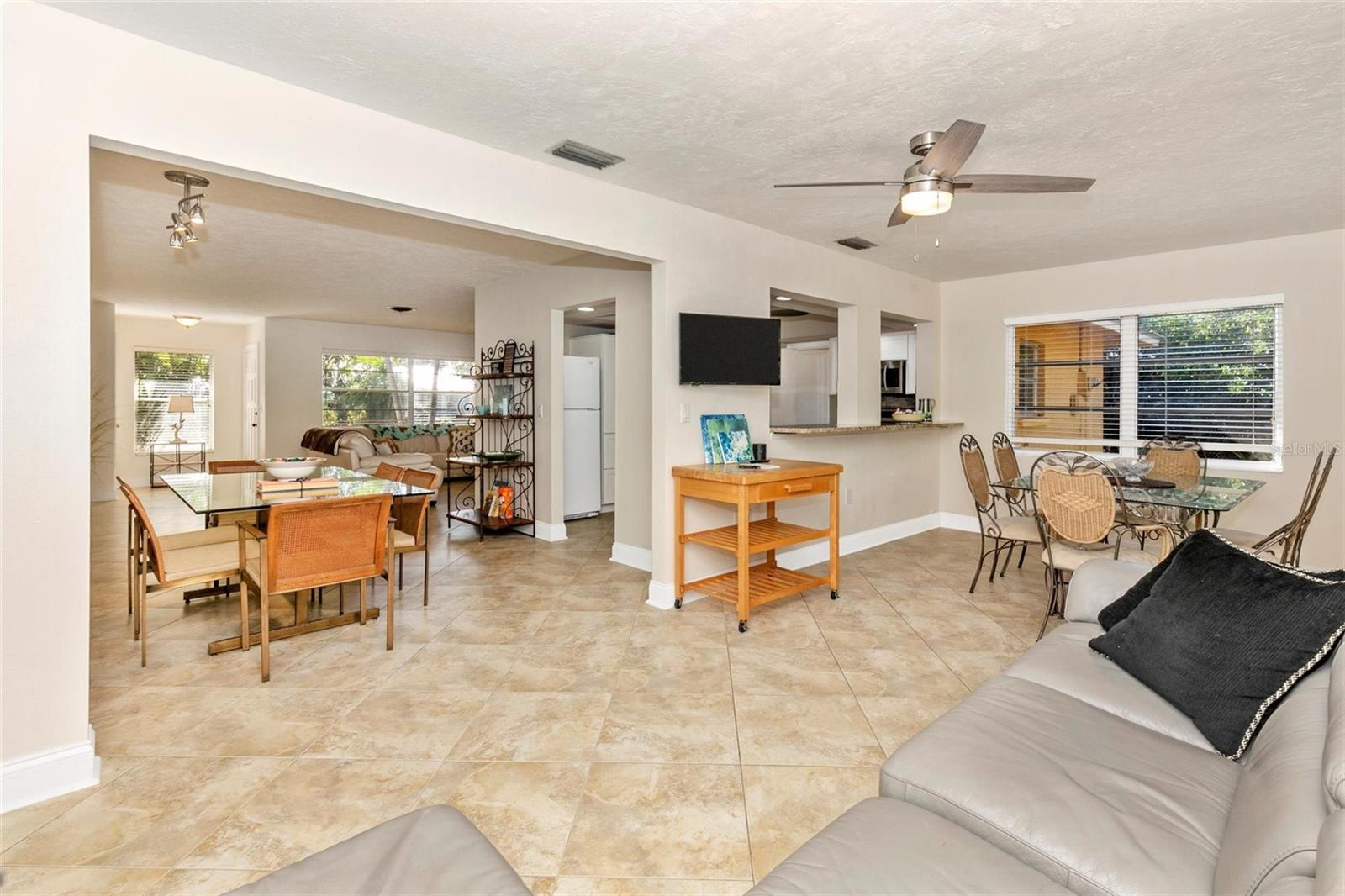 Image 21 of 56 For 3039 Chase Circle