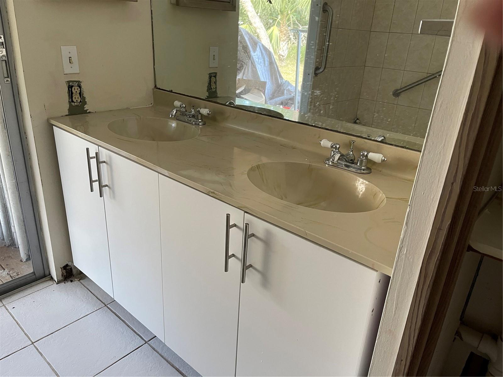 Image 8 of 12 For 5453 Avenida Del Mare