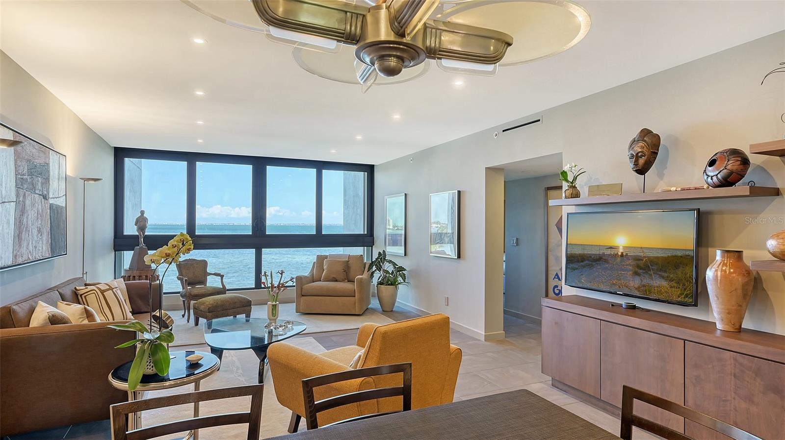 Image 10 of 66 For 2020 Harbourside Drive 432