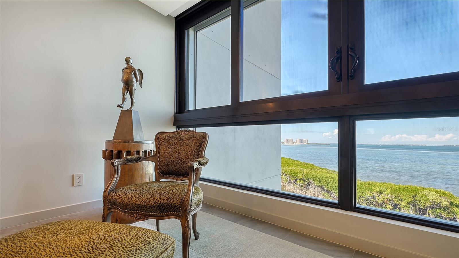 Image 11 of 66 For 2020 Harbourside Drive 432