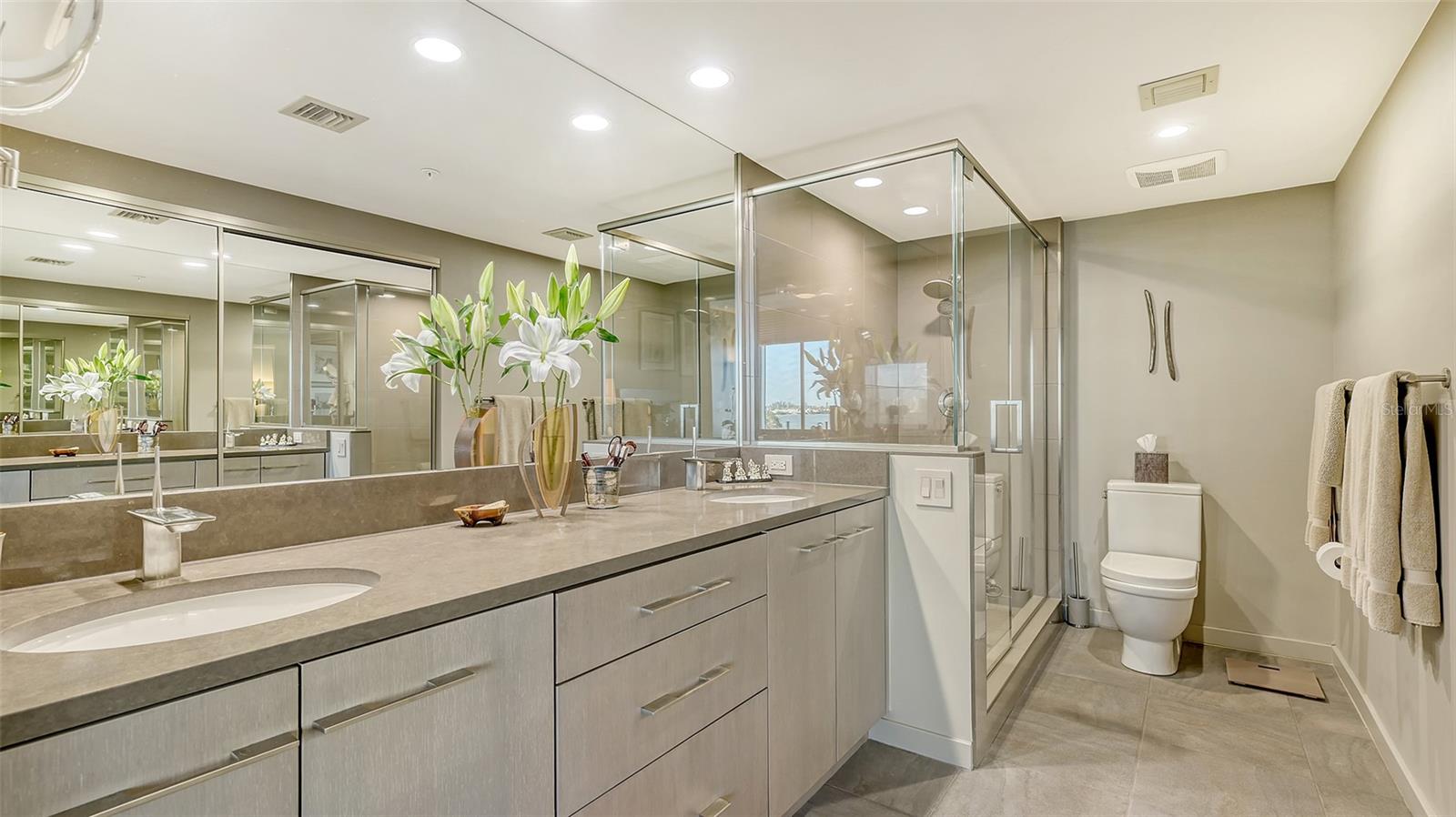 Image 22 of 66 For 2020 Harbourside Drive 432