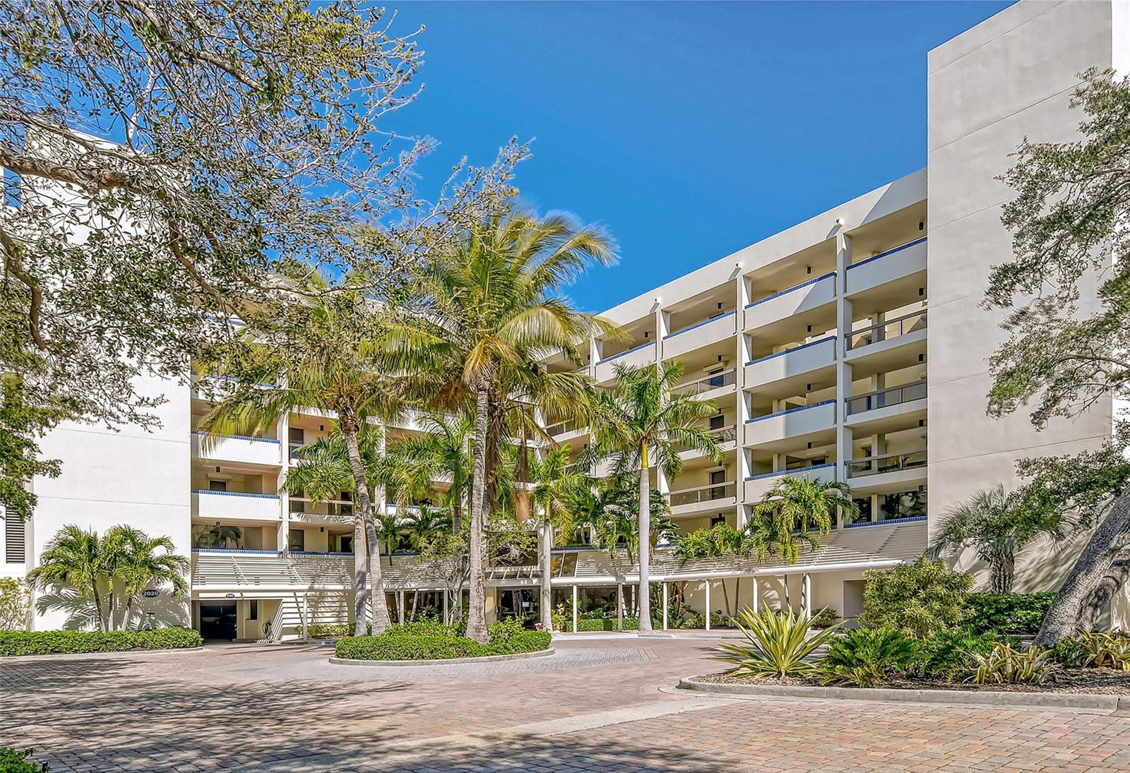 Image 29 of 66 For 2020 Harbourside Drive 432