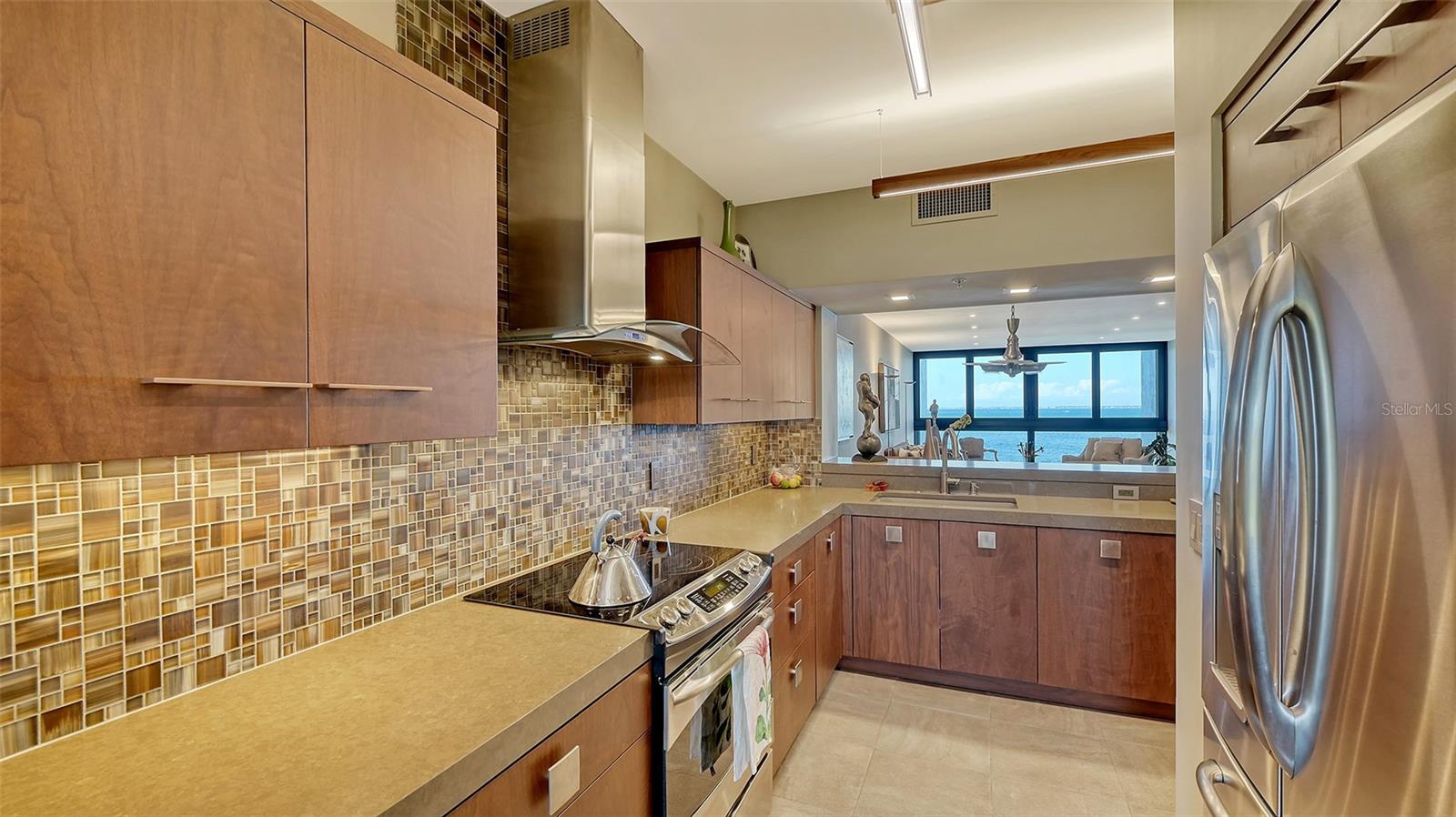 Image 6 of 66 For 2020 Harbourside Drive 432
