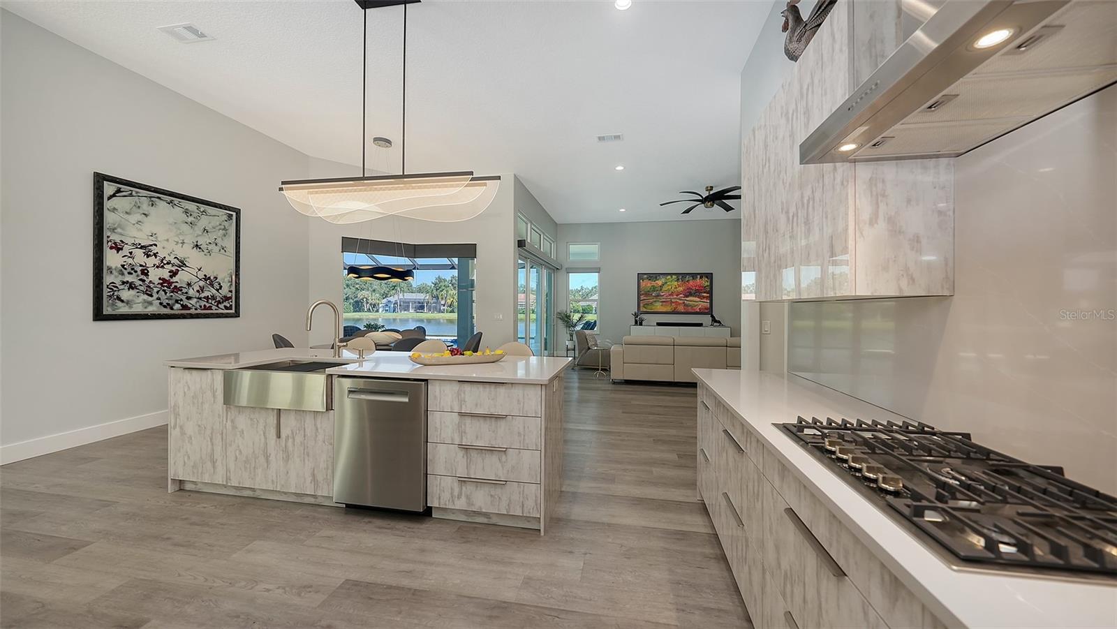 Image 14 of 45 For 7660 Donald Ross Road W