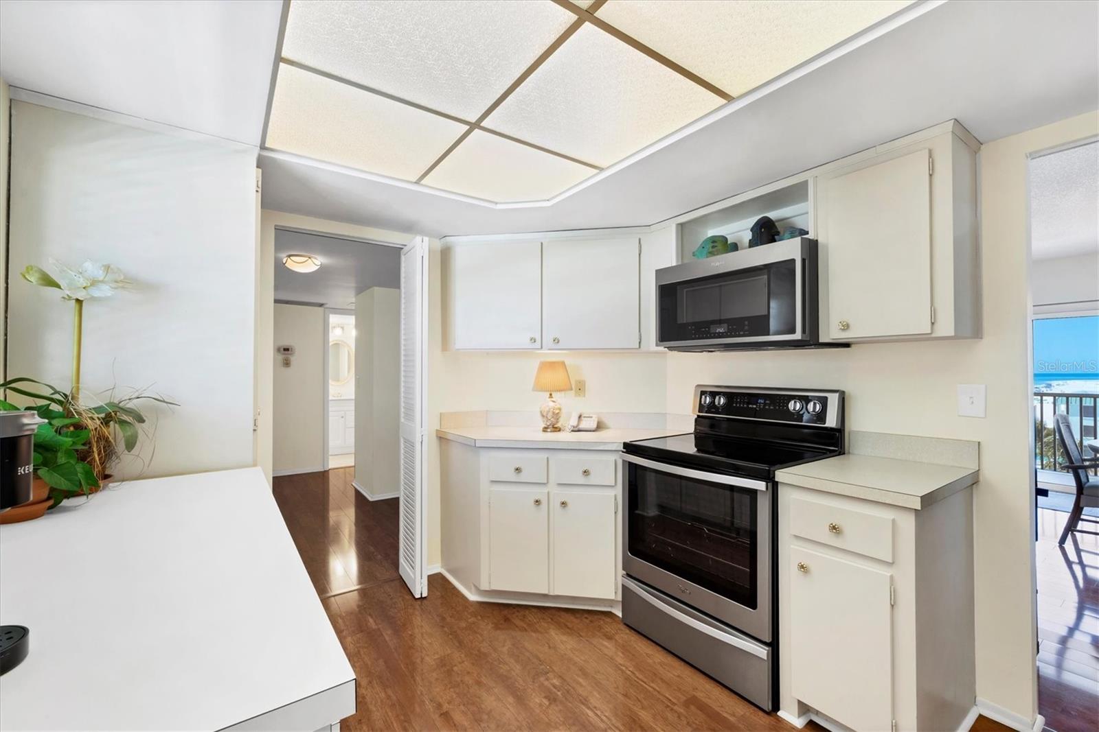 Image 20 of 47 For 800 Benjamin Franklin Drive 607