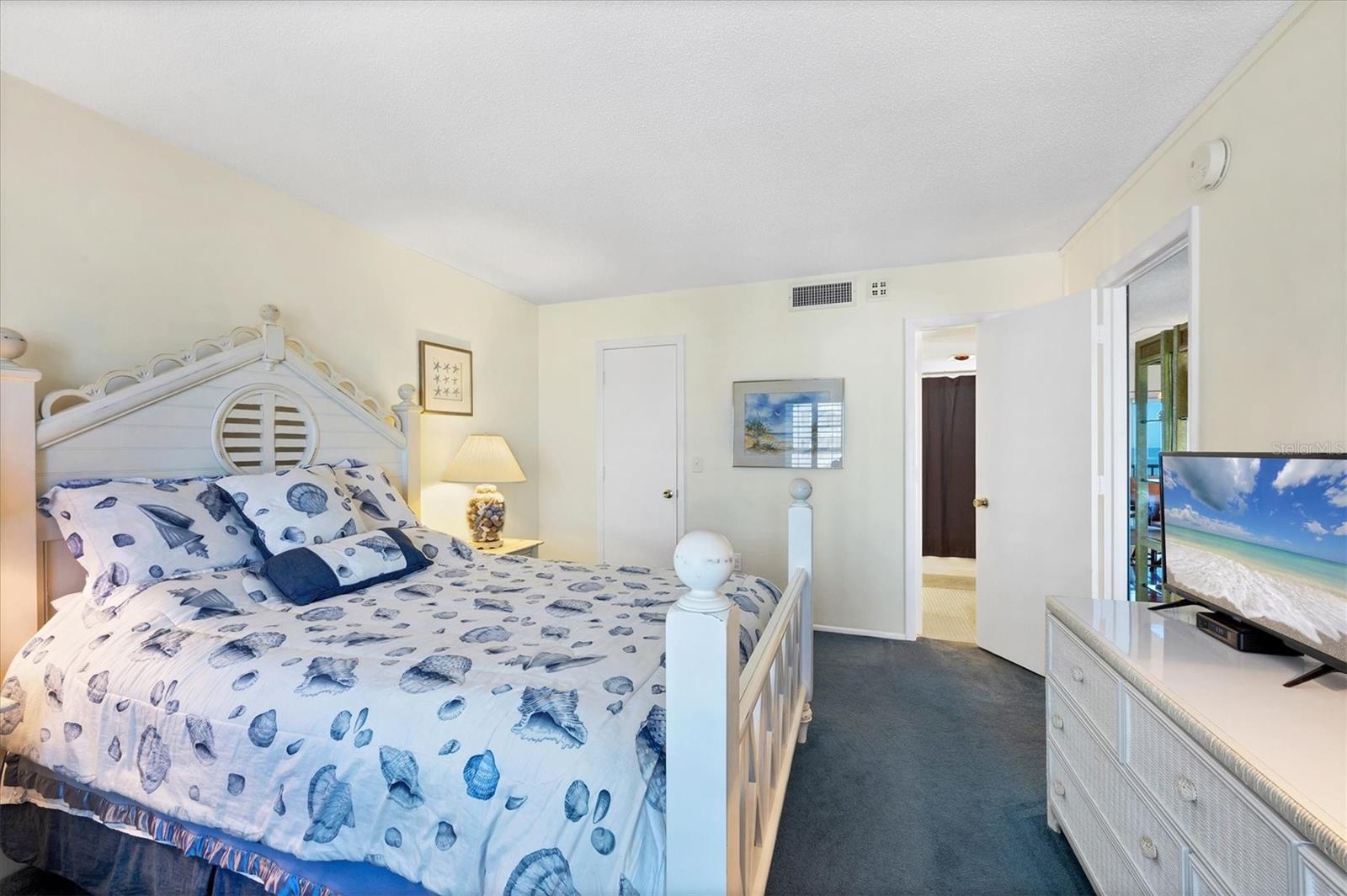 Image 23 of 47 For 800 Benjamin Franklin Drive 607