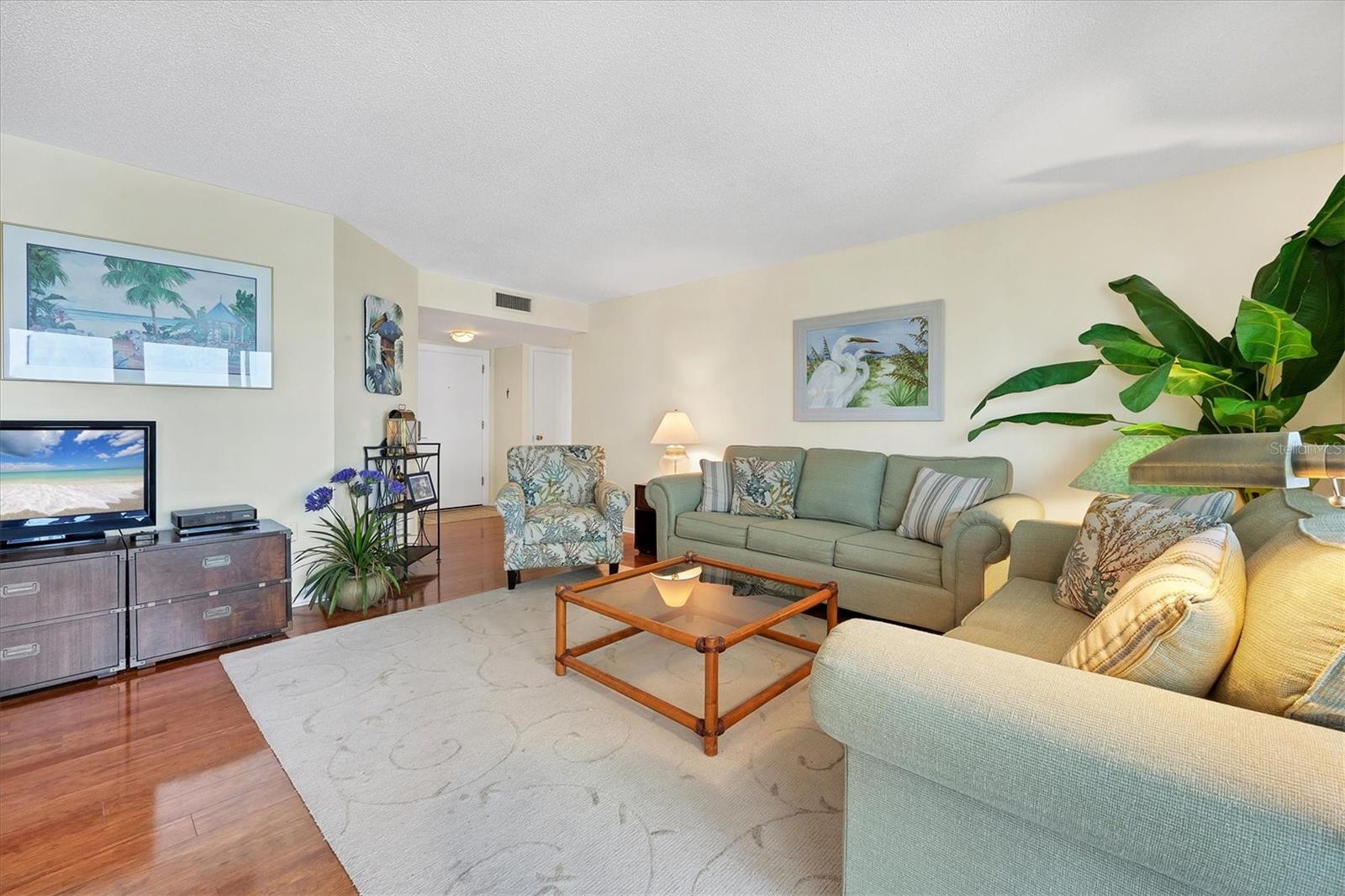 Image 6 of 47 For 800 Benjamin Franklin Drive 607