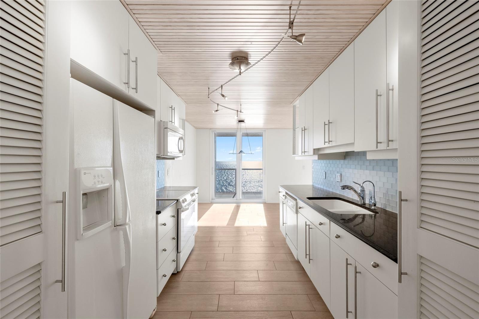 Image 11 of 58 For 2425 Gulf Of Mexico Drive 7d