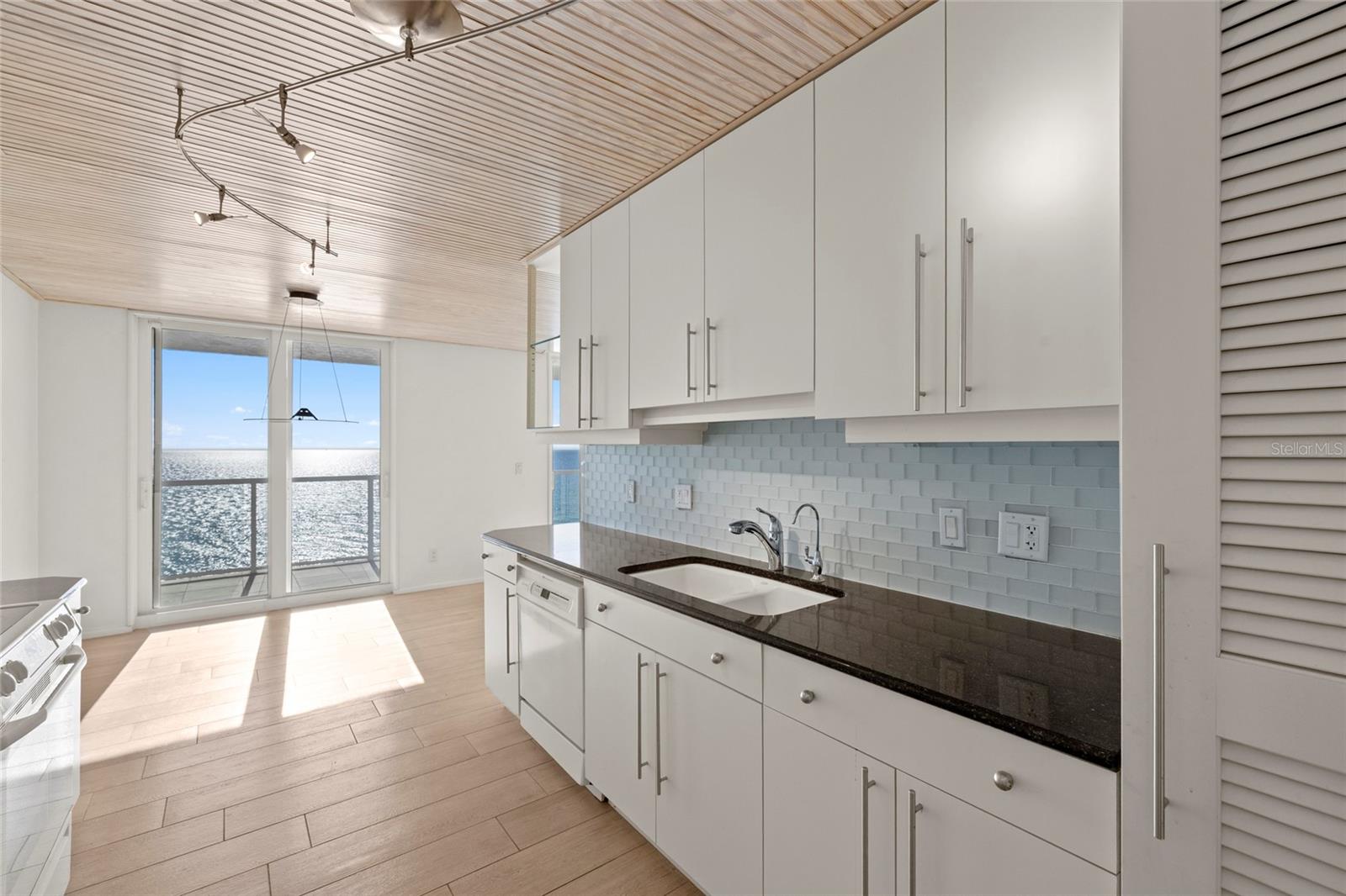 Image 12 of 58 For 2425 Gulf Of Mexico Drive 7d