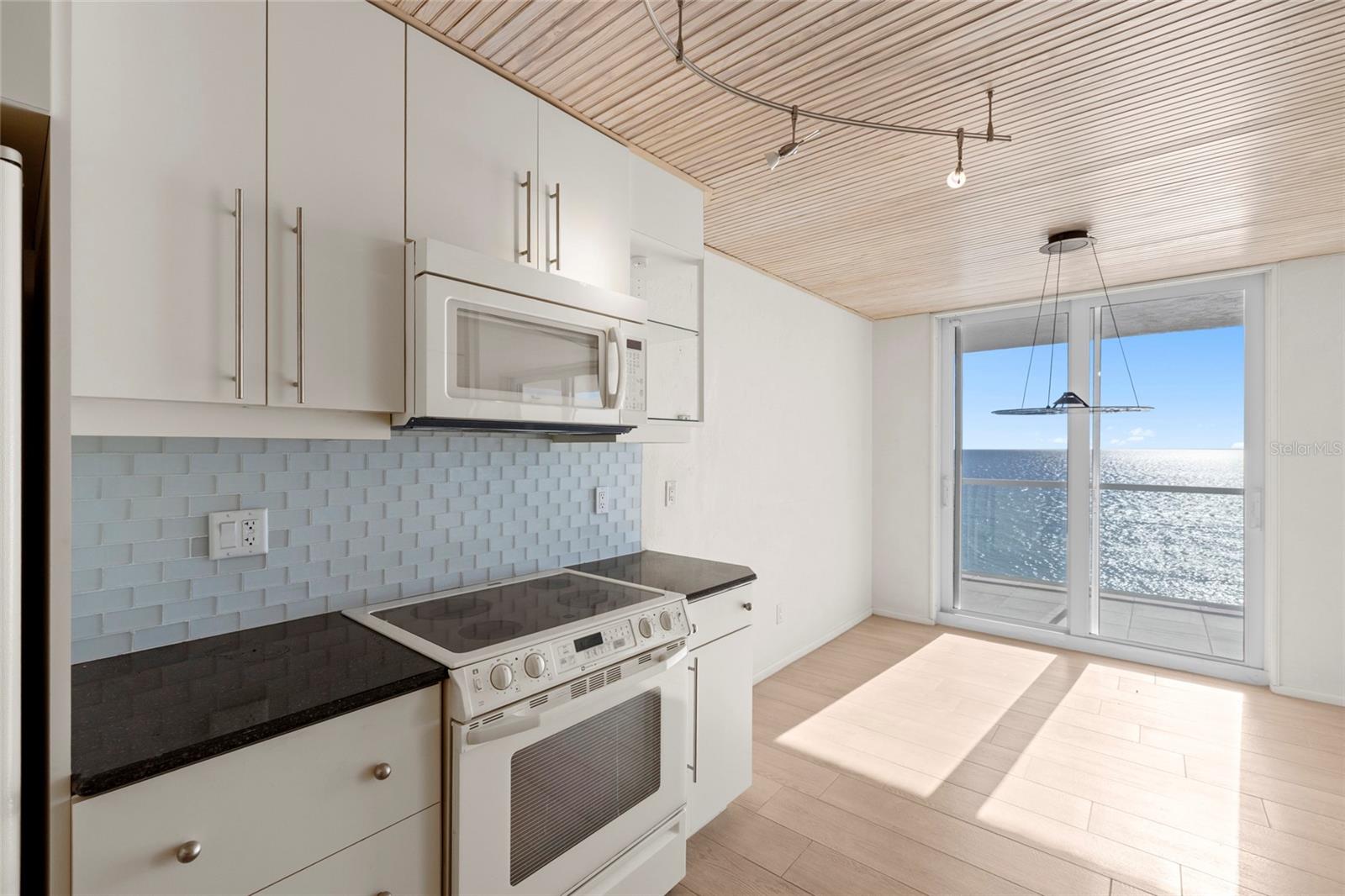 Image 13 of 58 For 2425 Gulf Of Mexico Drive 7d