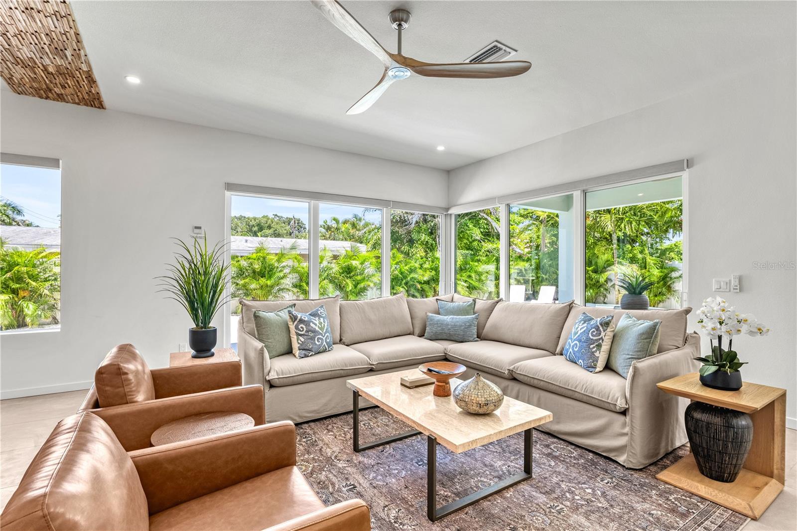 Image 16 of 57 For 2163 Waldemere Street