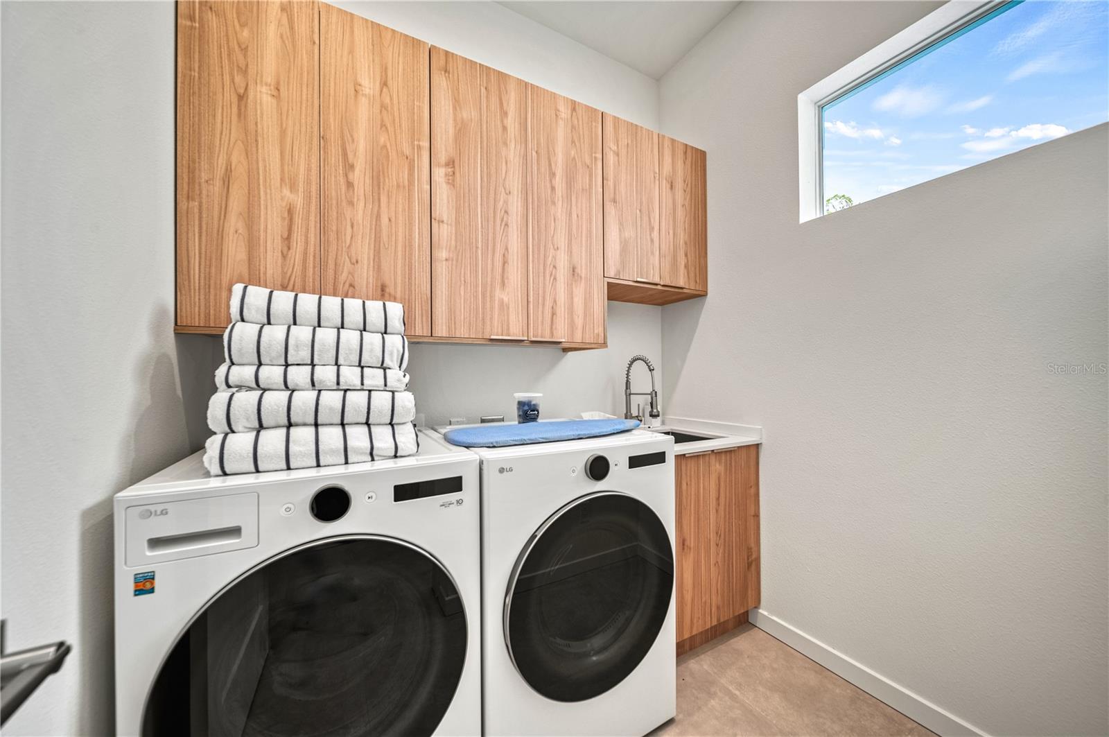 Image 21 of 57 For 2163 Waldemere Street