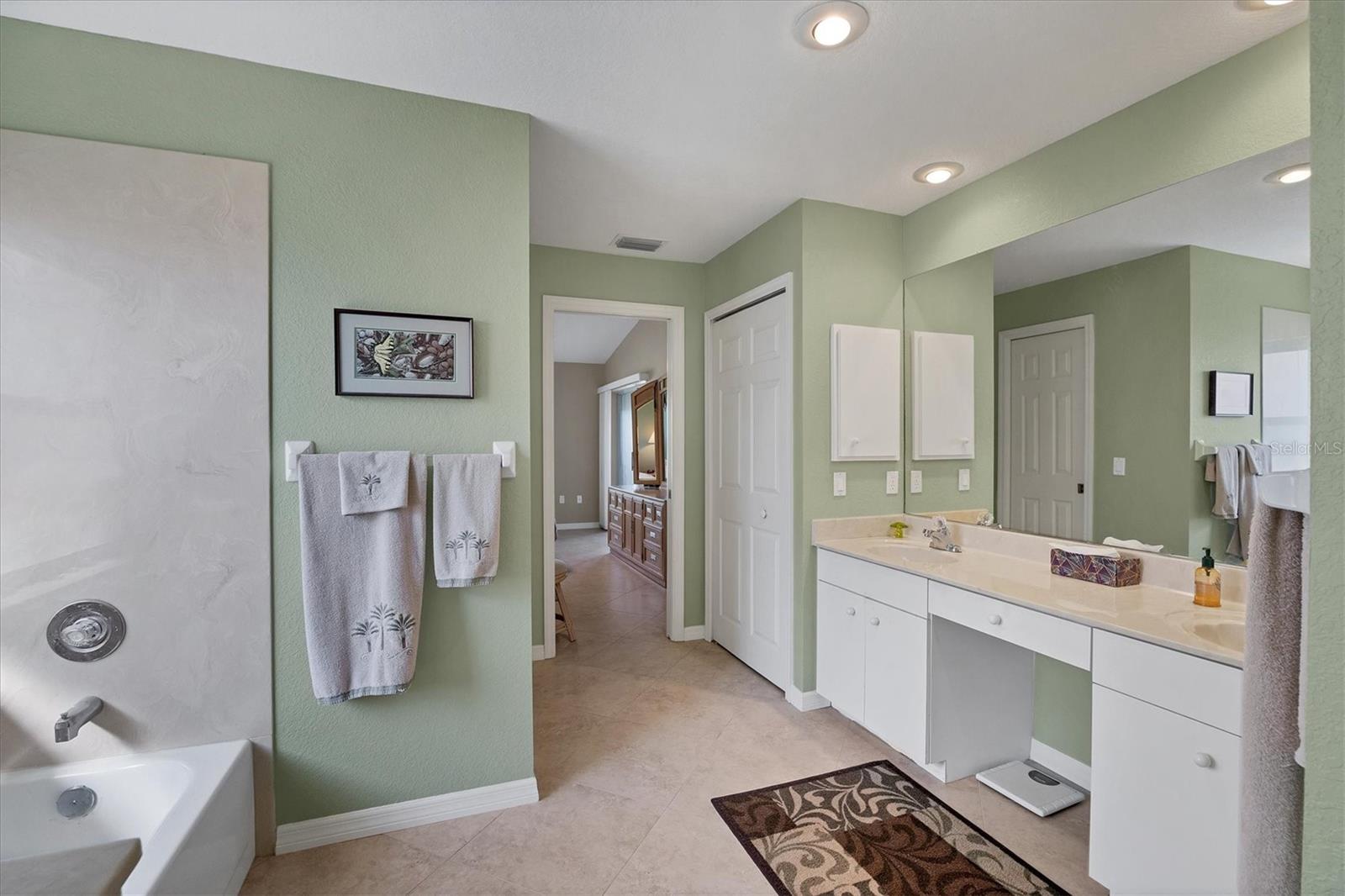 Image 21 of 63 For 8240 Parkside Dr