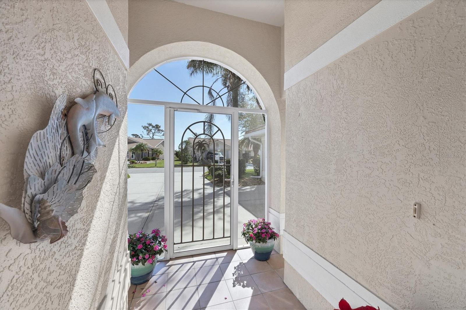 Image 4 of 63 For 8240 Parkside Dr