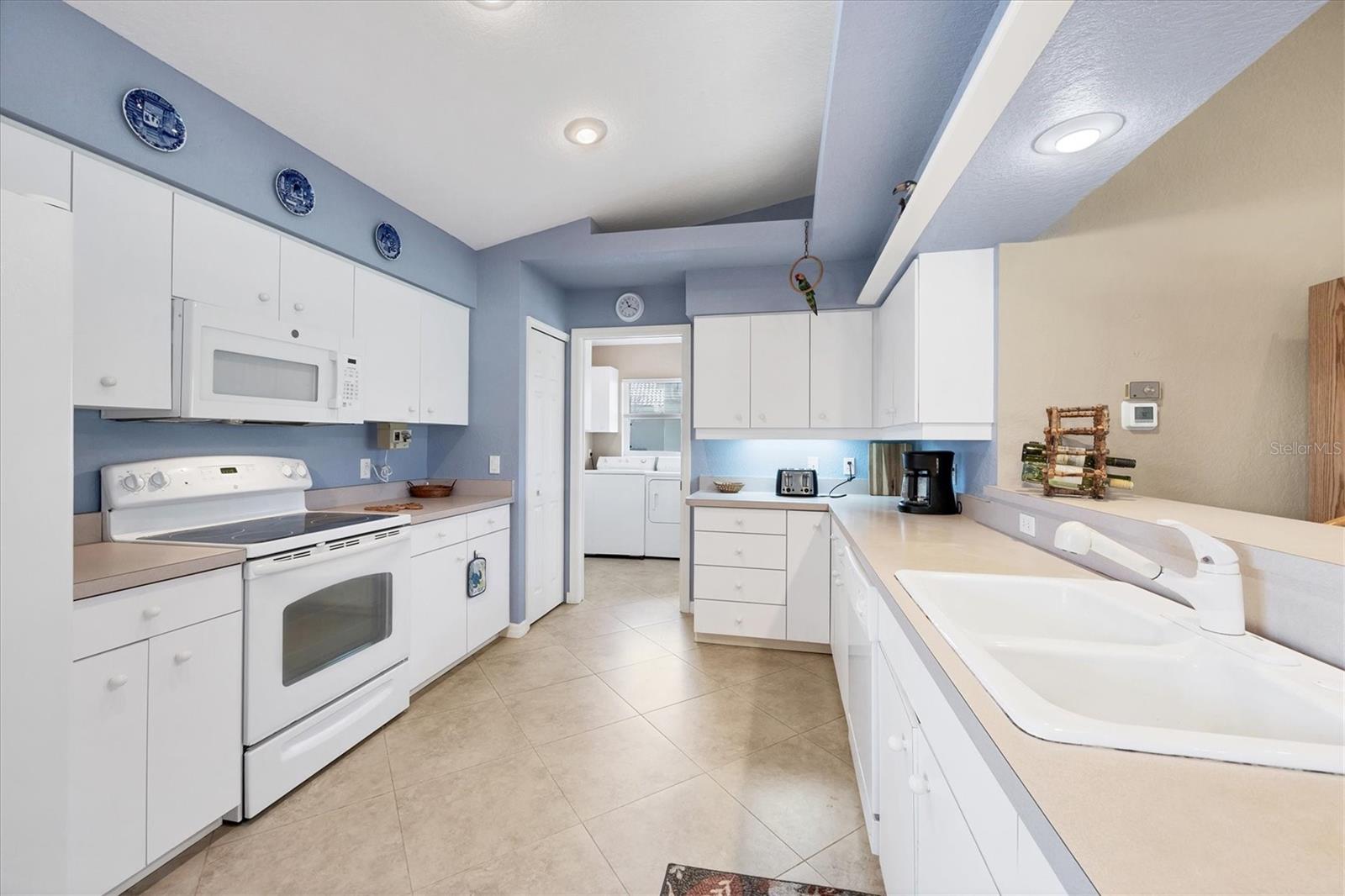 Image 6 of 63 For 8240 Parkside Dr