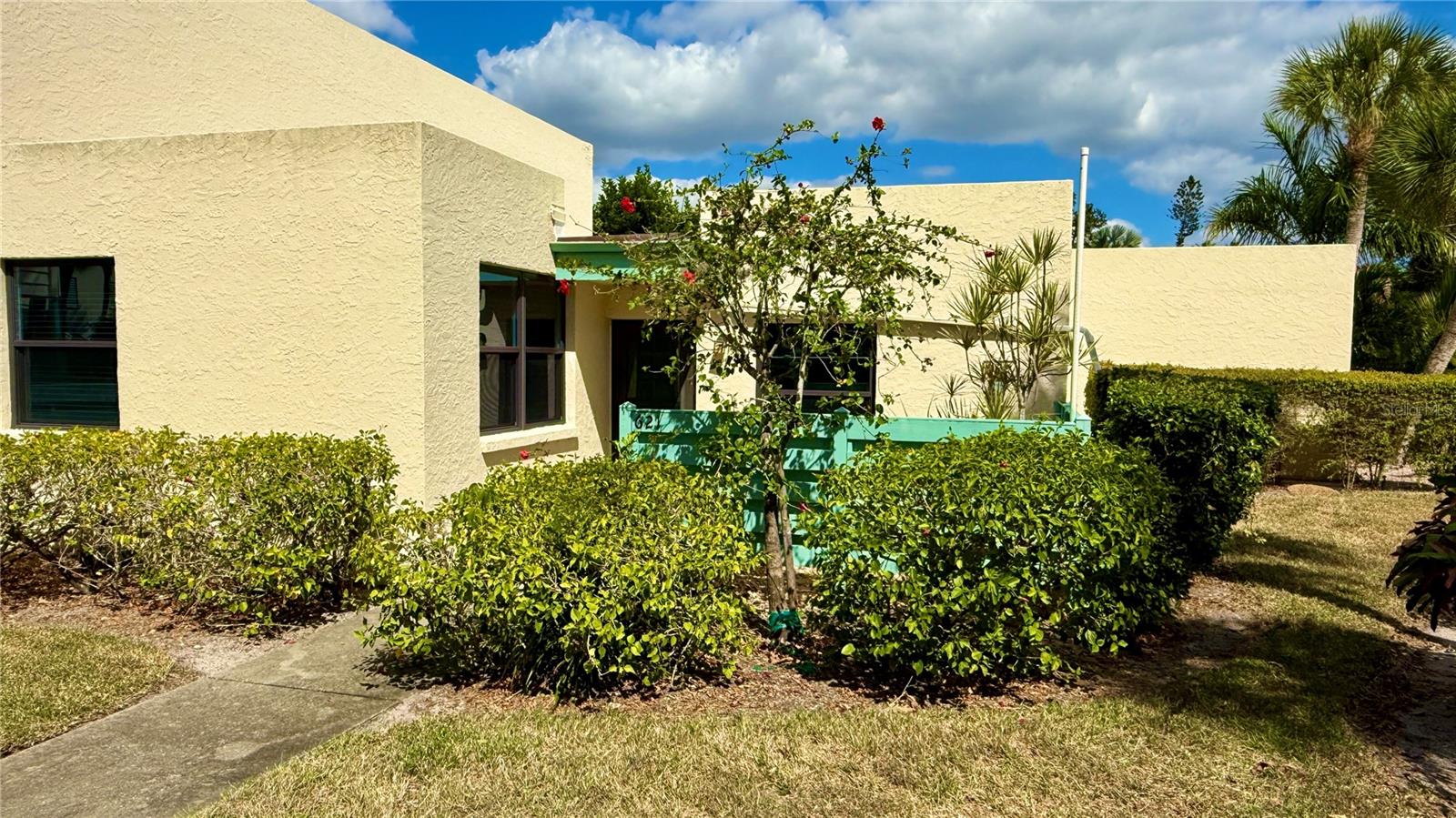 Image 3 of 63 For 621 Spring Lakes Boulevard 621