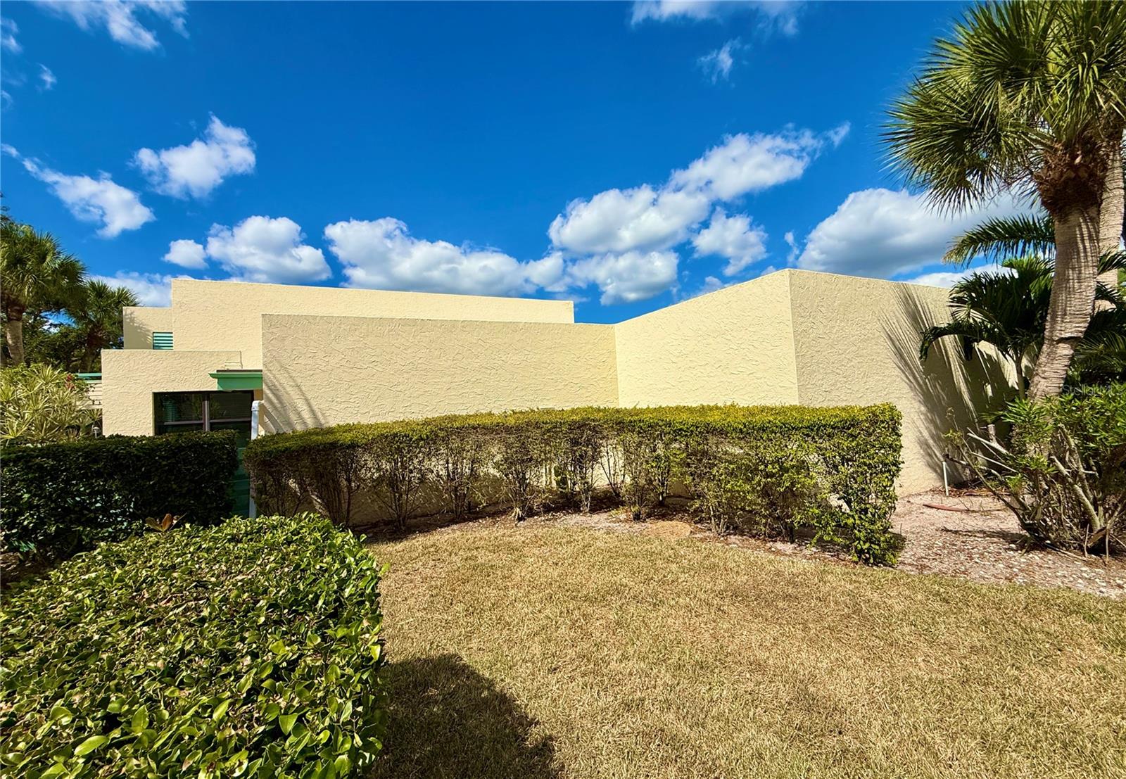 Image 6 of 63 For 621 Spring Lakes Boulevard 621