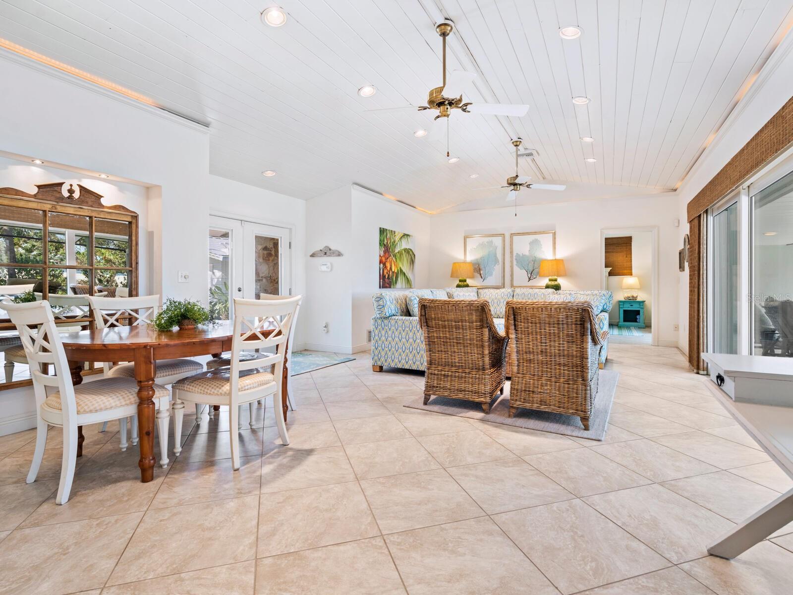 Image 11 of 49 For 18 Casey Key Road