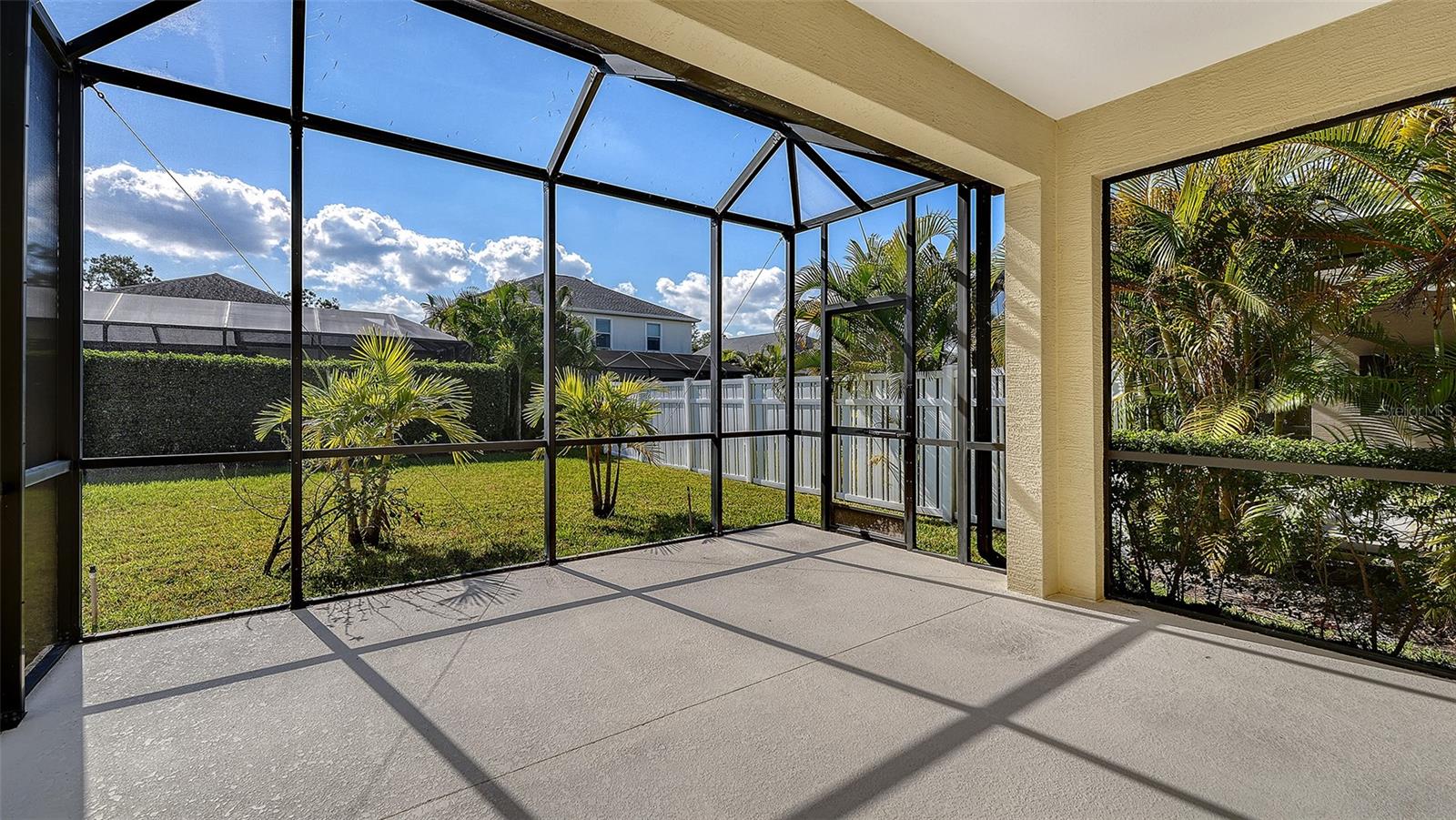 Image 21 of 29 For 4620 Whispering Leaves Drive