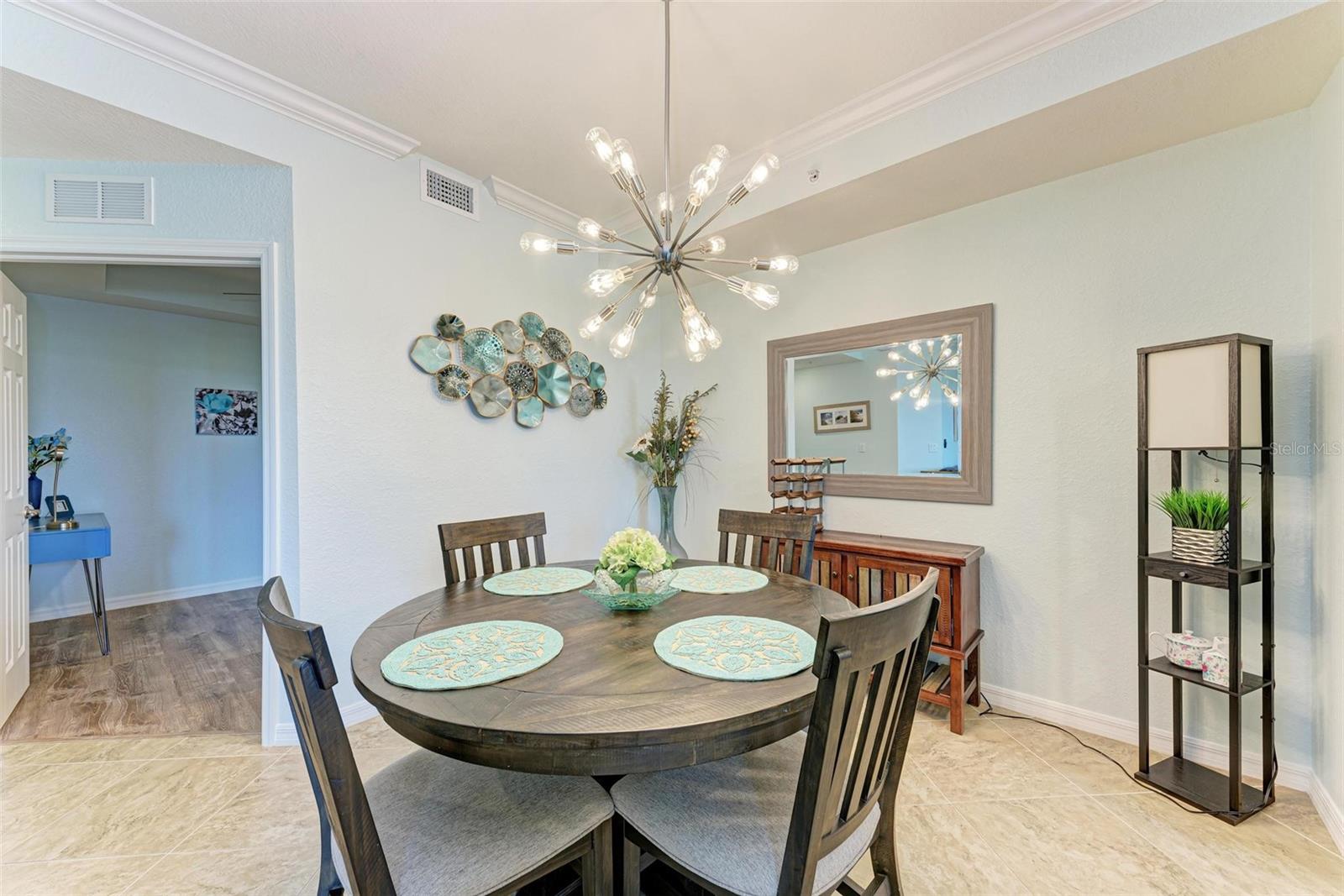 Image 18 of 44 For 5517 Palmer Circle 104