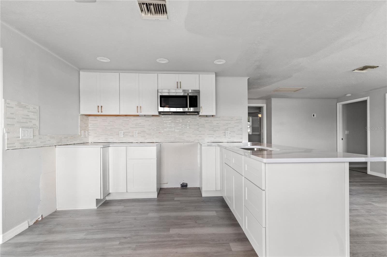 Image 10 of 42 For 13725 Mattix Avenue