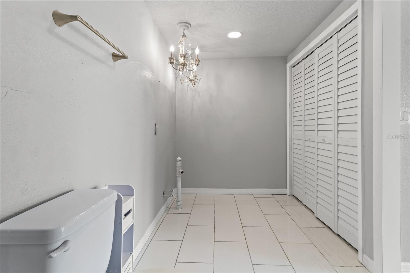 Image 11 of 42 For 13725 Mattix Avenue