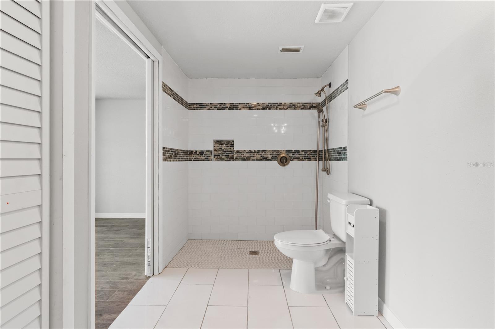 Image 12 of 42 For 13725 Mattix Avenue