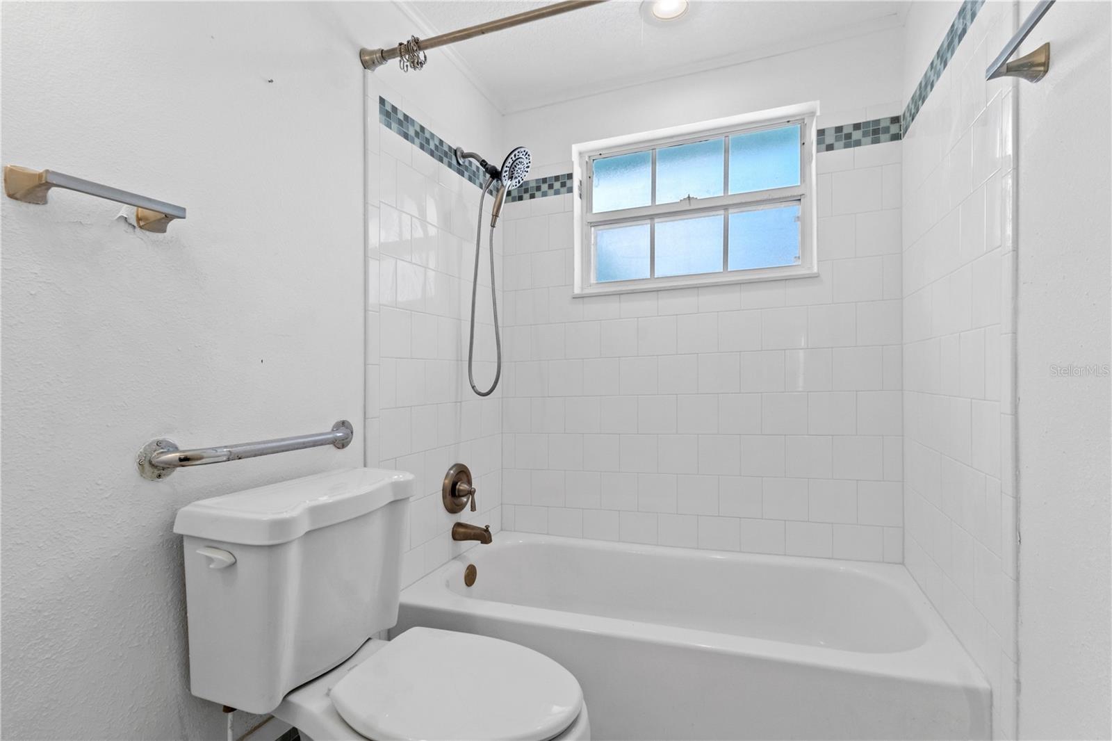 Image 17 of 42 For 13725 Mattix Avenue